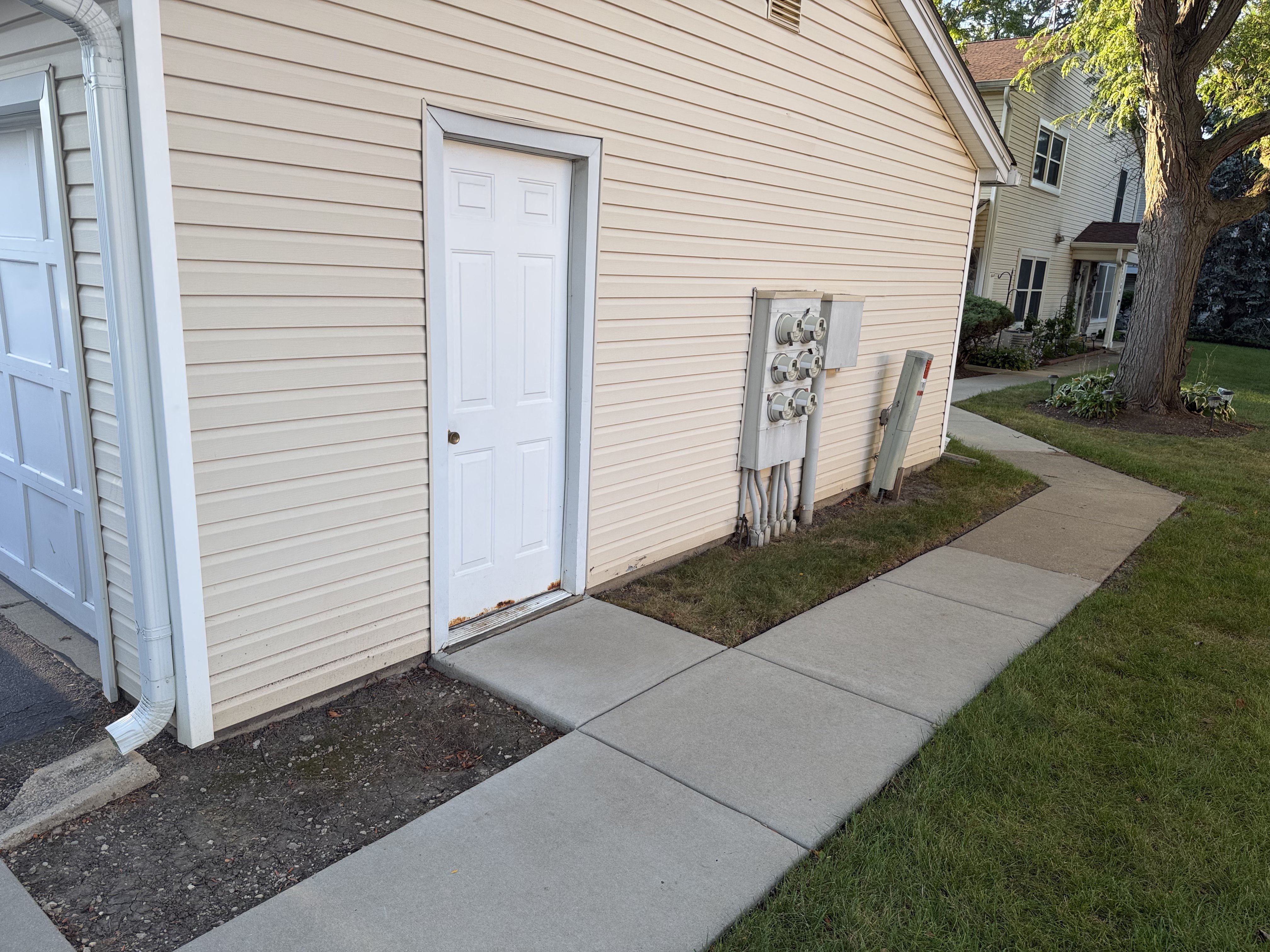 Photo 5 of 26 of 1186 E Azalea Ln, Palatine, IL