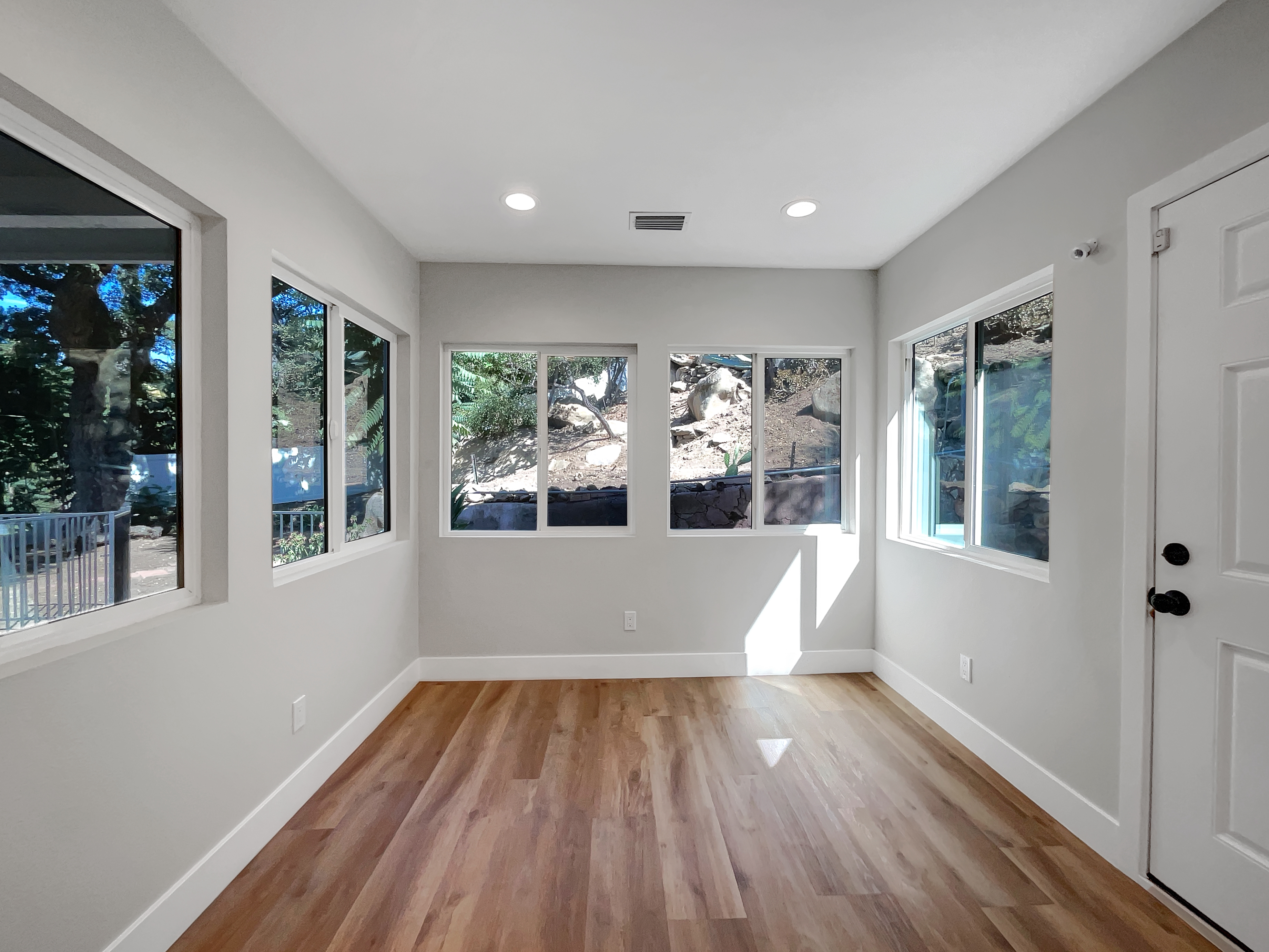 Photo 5 of 25 of 6440 Clear Springs Rd, Simi Valley, CA