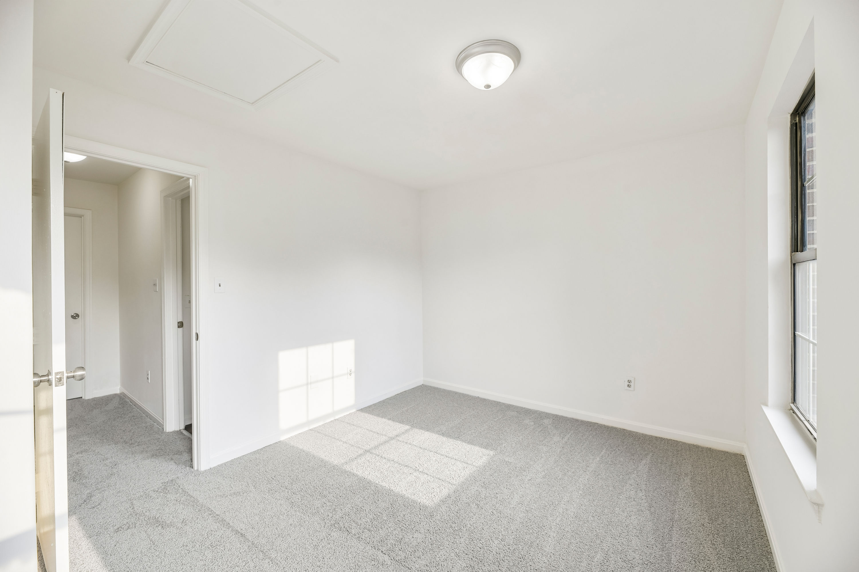 Photo 9 of 37 of 6866 Chasewood Cir, Centreville, VA