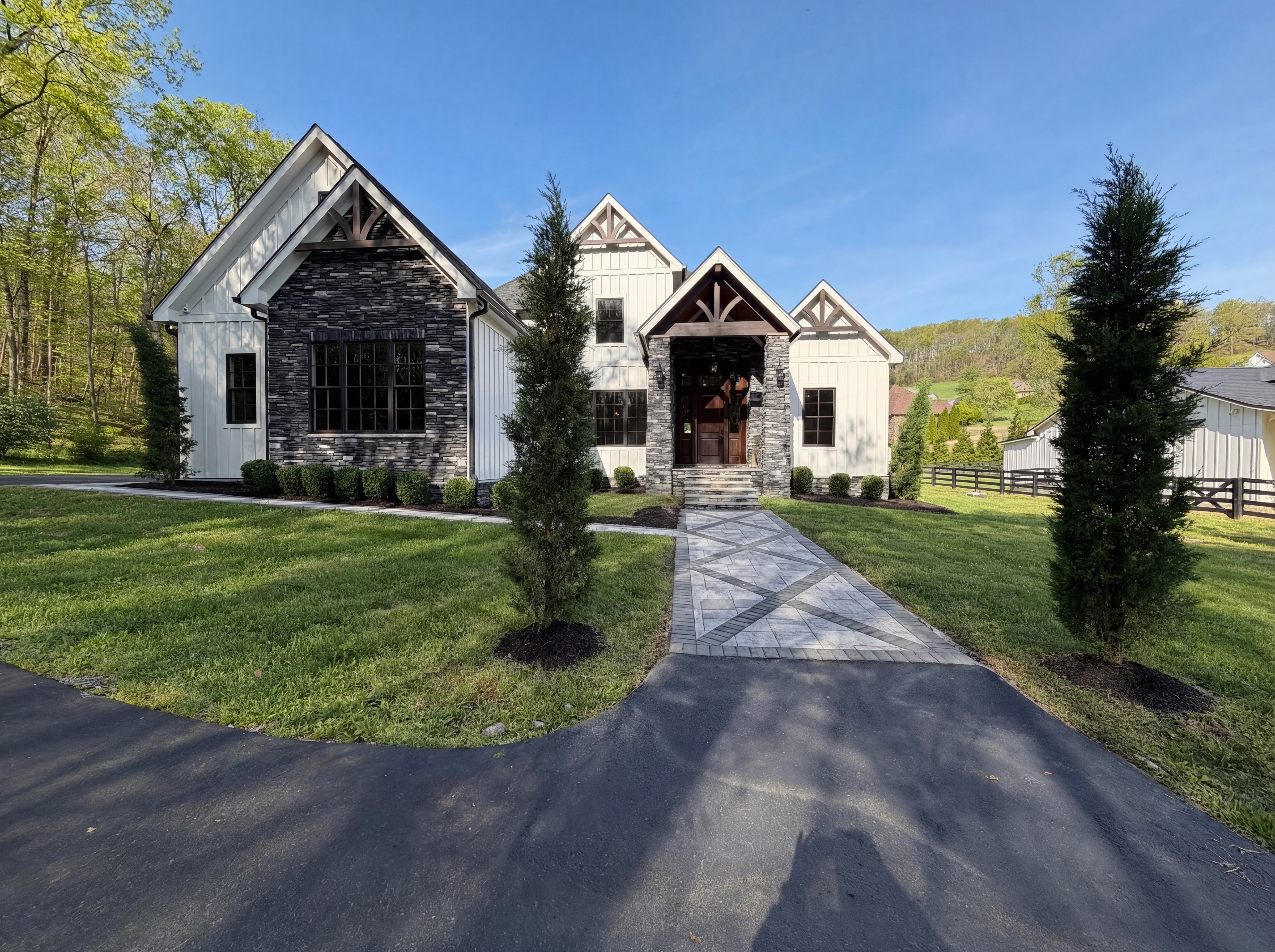 Photo 11 of 54 of 4450 Savage Pointe Dr, Franklin, TN