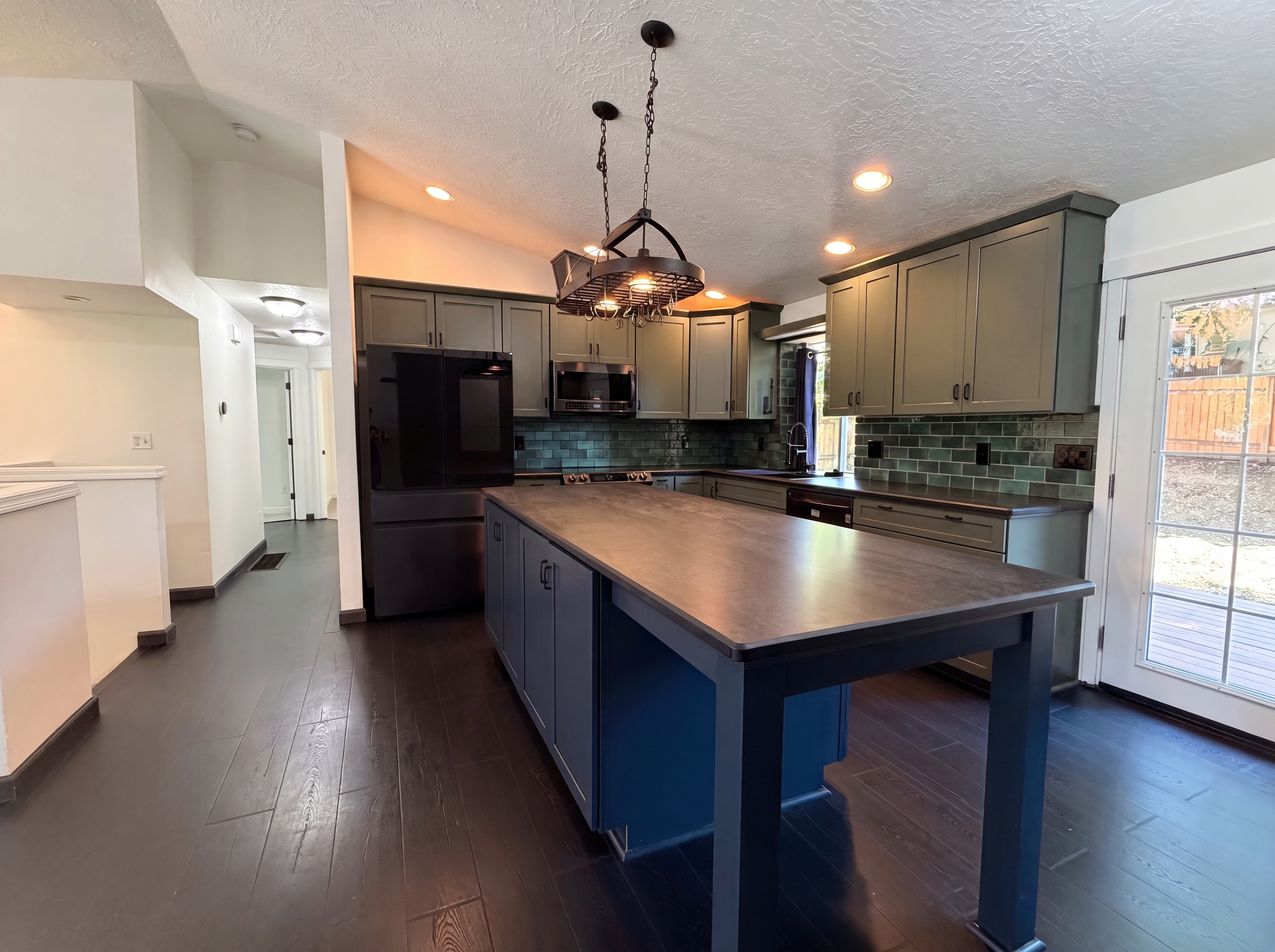 Photo 7 of 17 of 37685 Sandy Heights St, Sandy, OR