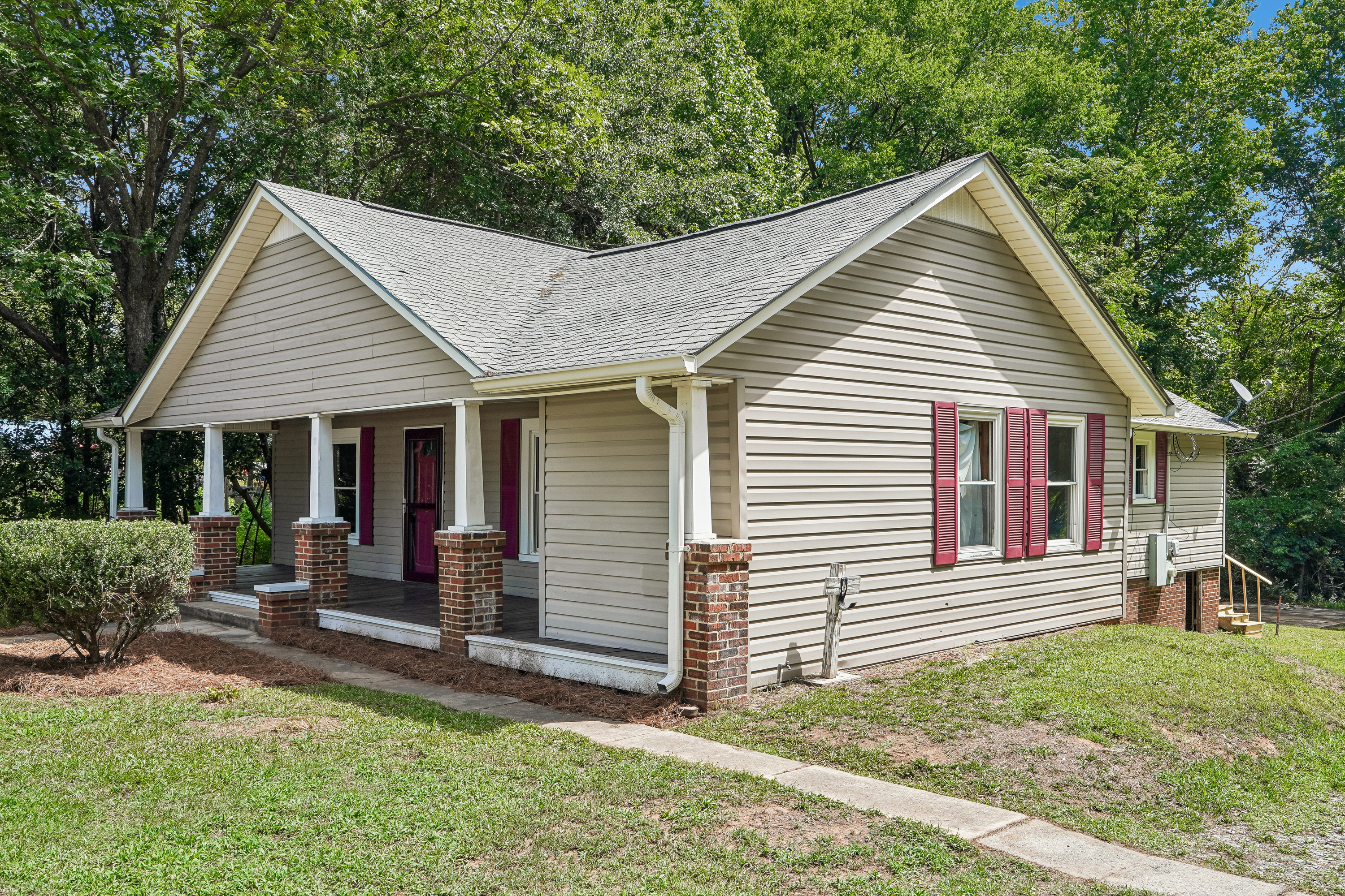 Photo 11 of 30 of 35 Marsh Ave, Wadesboro, NC
