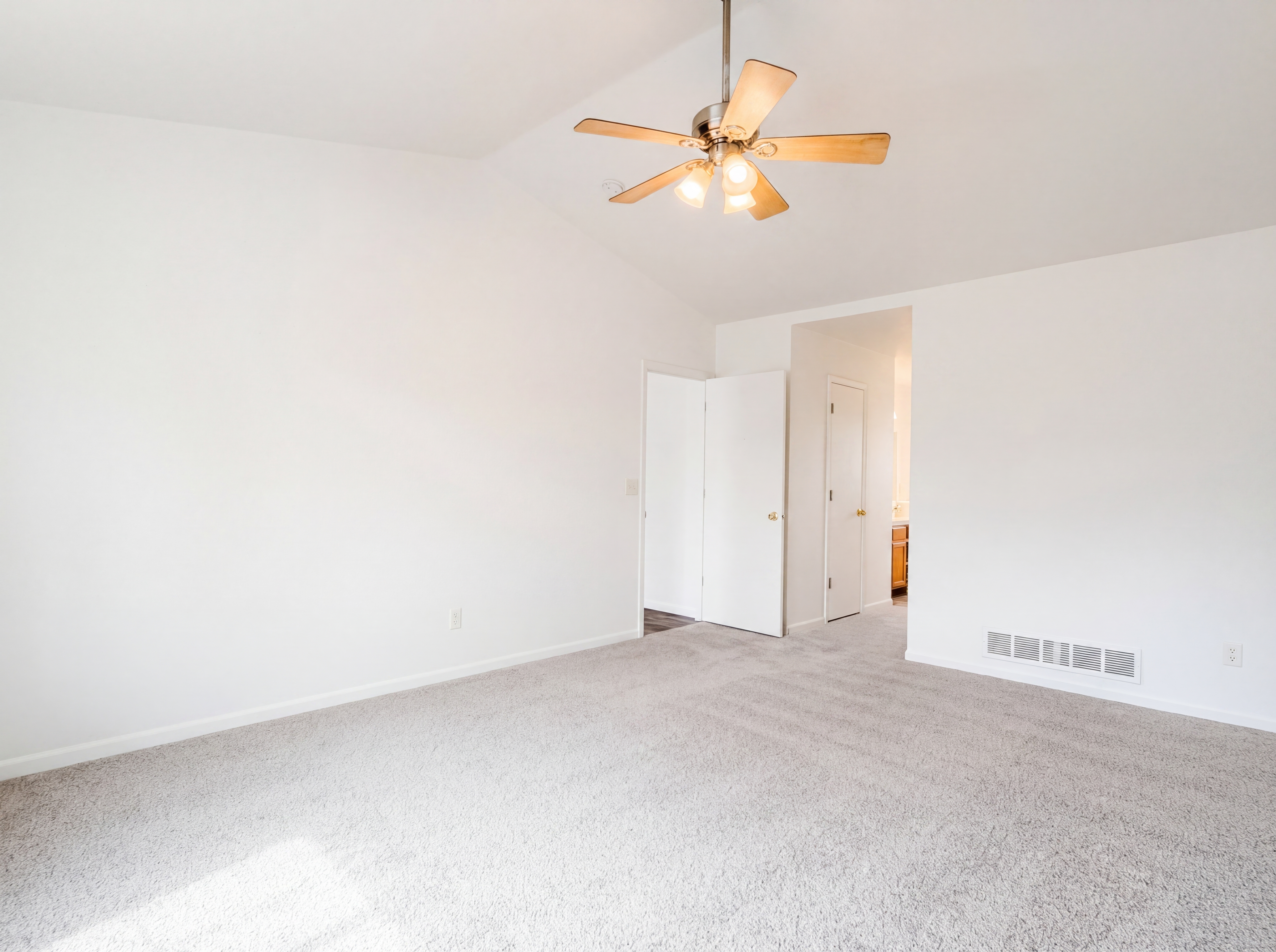 Photo 8 of 50 of 4098 La Junta Dr, Loveland, CO