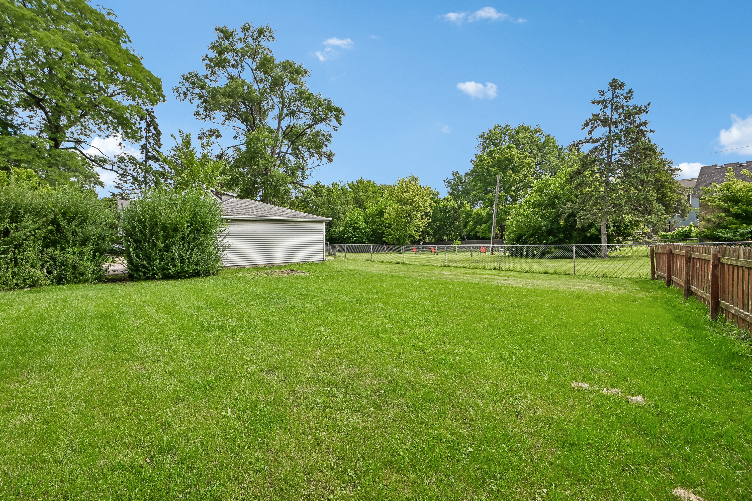 Photo 68 of 72 of 4811 Roslyn Rd, Downers Grove, IL