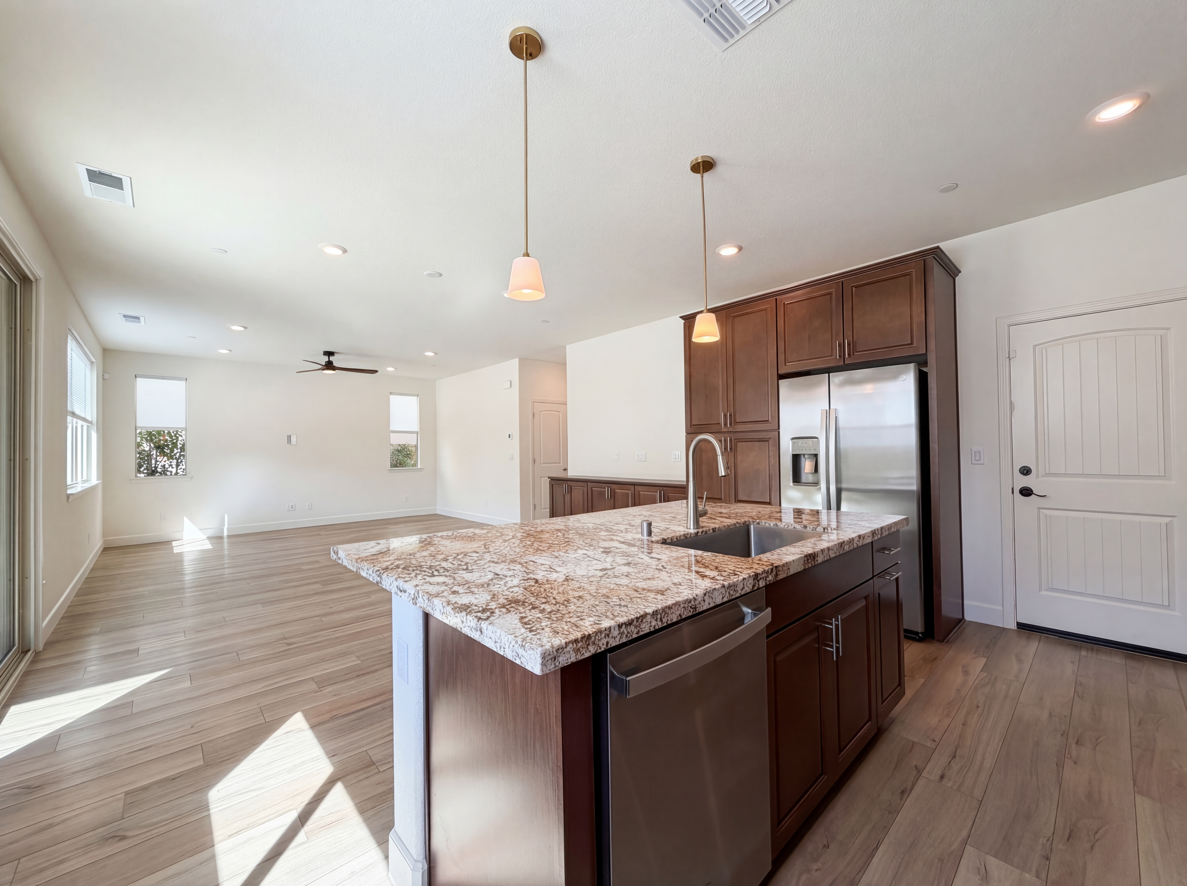 Photo 19 of 42 of 8778 Encore Way, Elk Grove, CA