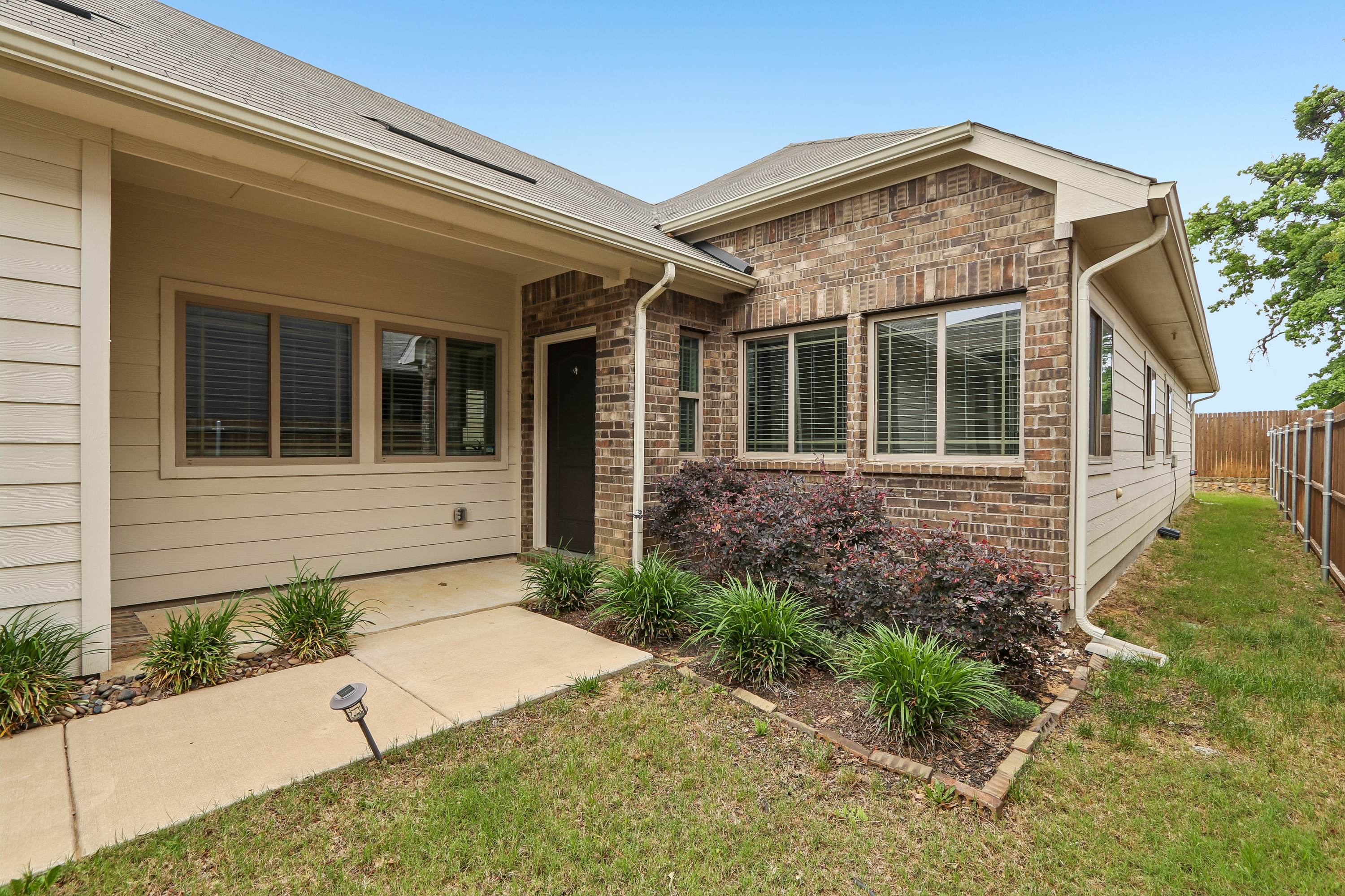 Photo 13 of 42 of 568 Val Verde St, Aubrey, TX