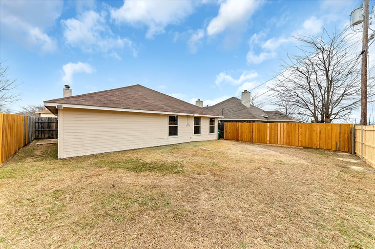 Photo 26 of 26 - 905 Sharp Dr, Cedar Hill, TX 75104