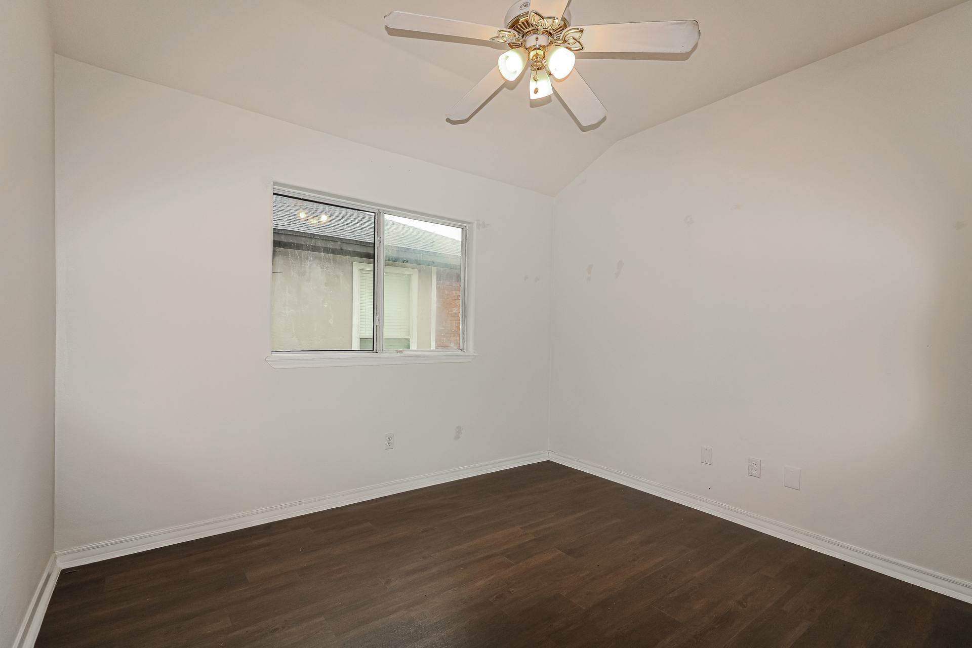Photo 11 of 21 of 7706 Impala Dr, Corpus Christi, TX
