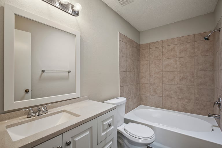 Photo 22 of 29 - 6800 Running Creek Dr, Arlington, TX 76001