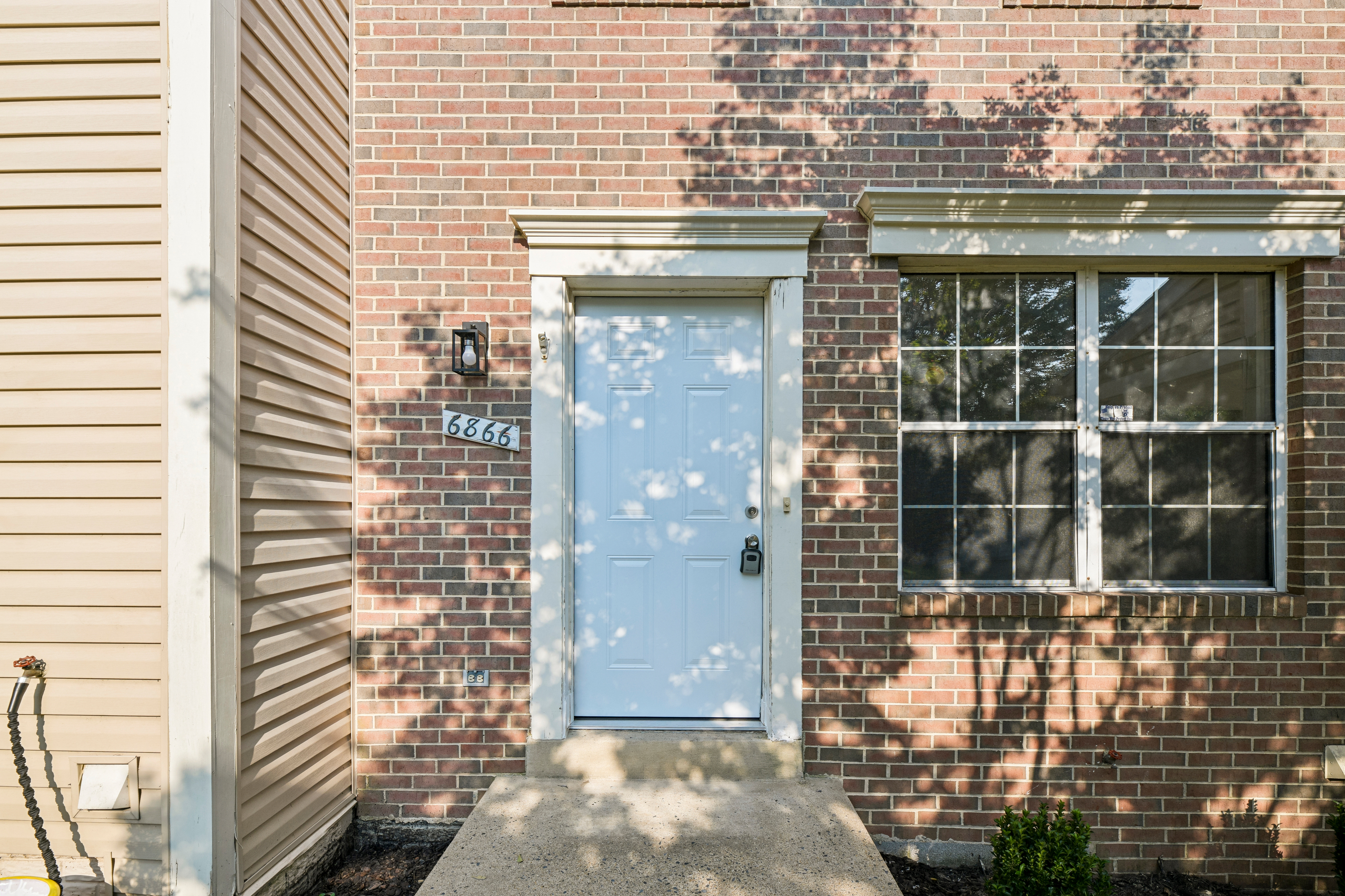 Photo 12 of 37 of 6866 Chasewood Cir, Centreville, VA