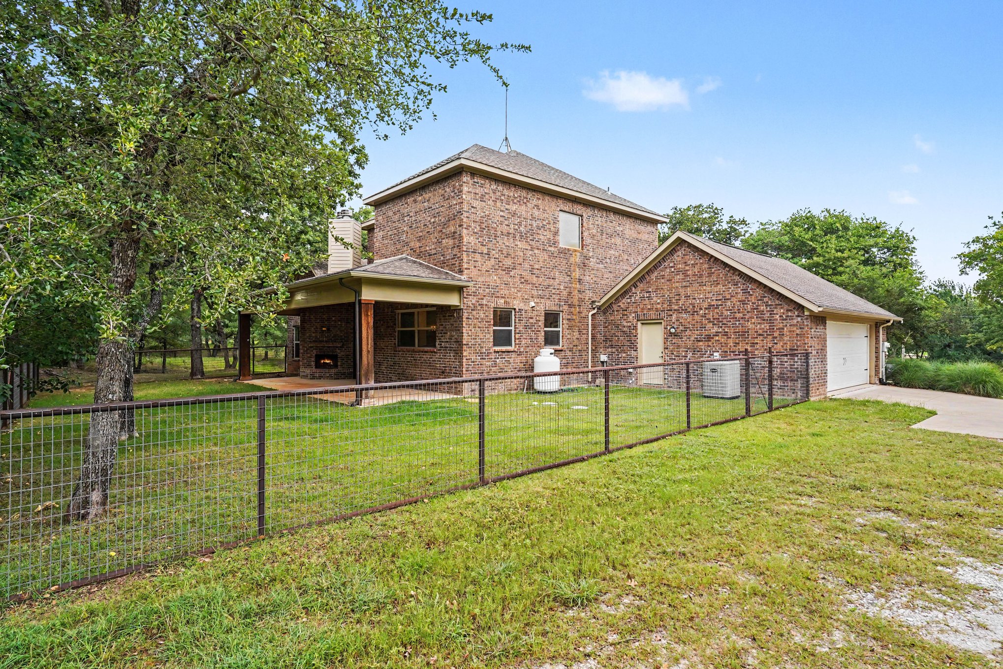 Photo 17 of 19 of 2190 County Road 2027, Glen Rose, TX