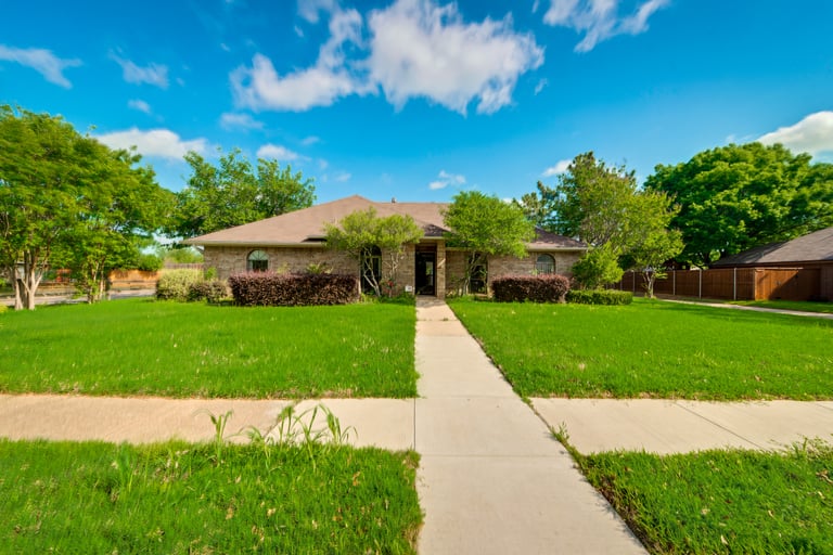 Photo 31 of 31 - 702 Meadowglen Cir, Coppell, TX 75019