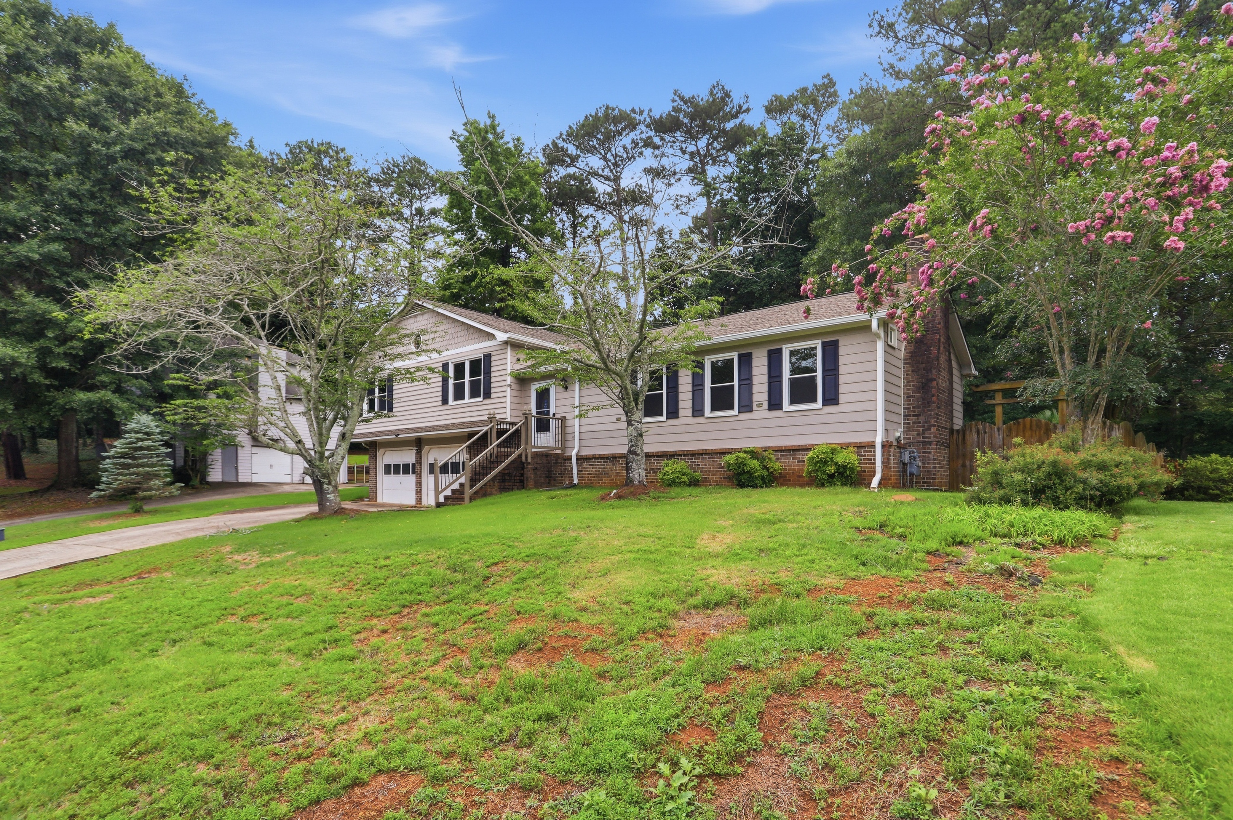 Photo 27 of 58 of 3839 Cotswold Dr , Lilburn, GA
