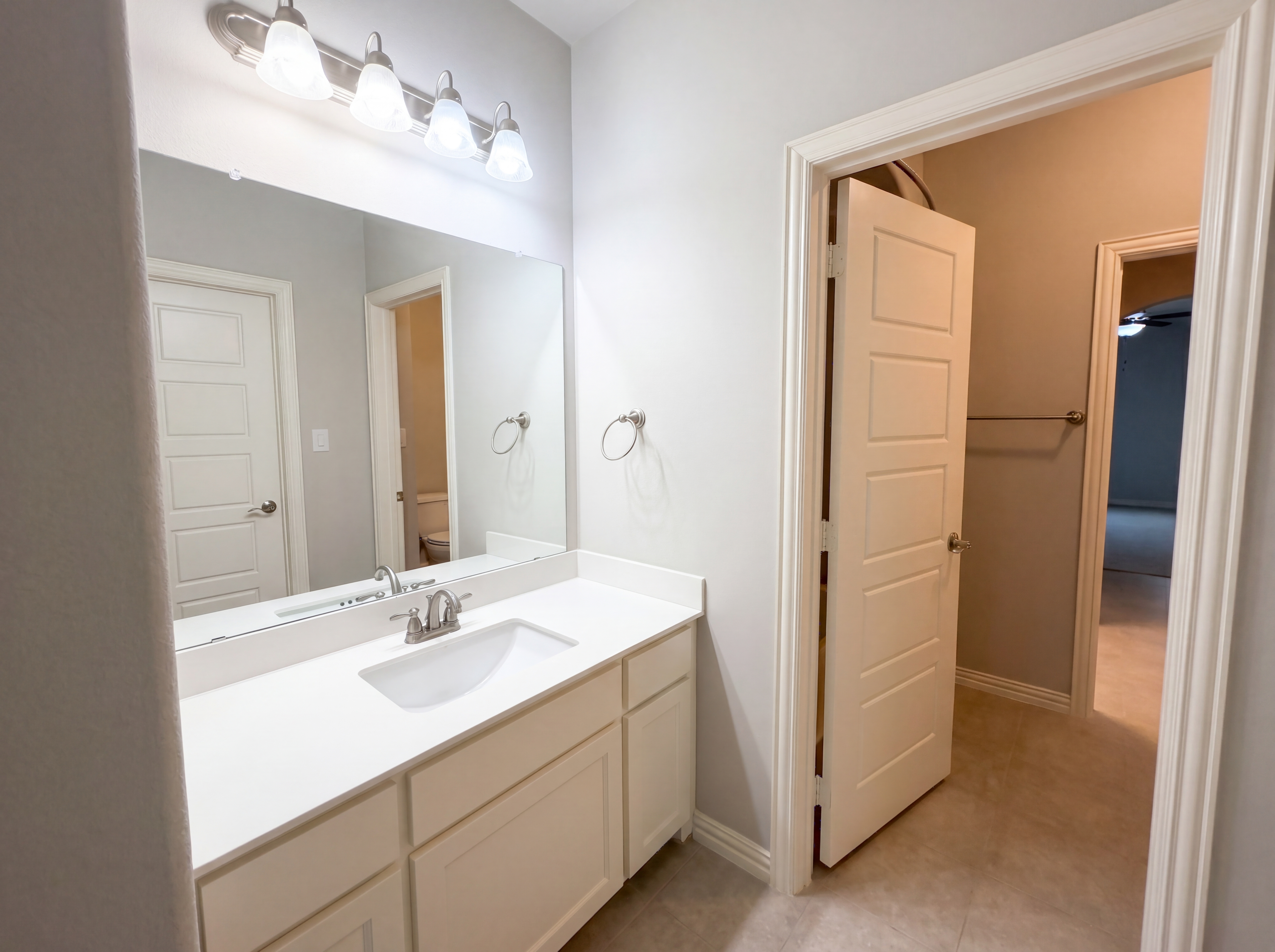 Photo 17 of 30 of 6452 Crystal Creek Dr, Frisco, TX