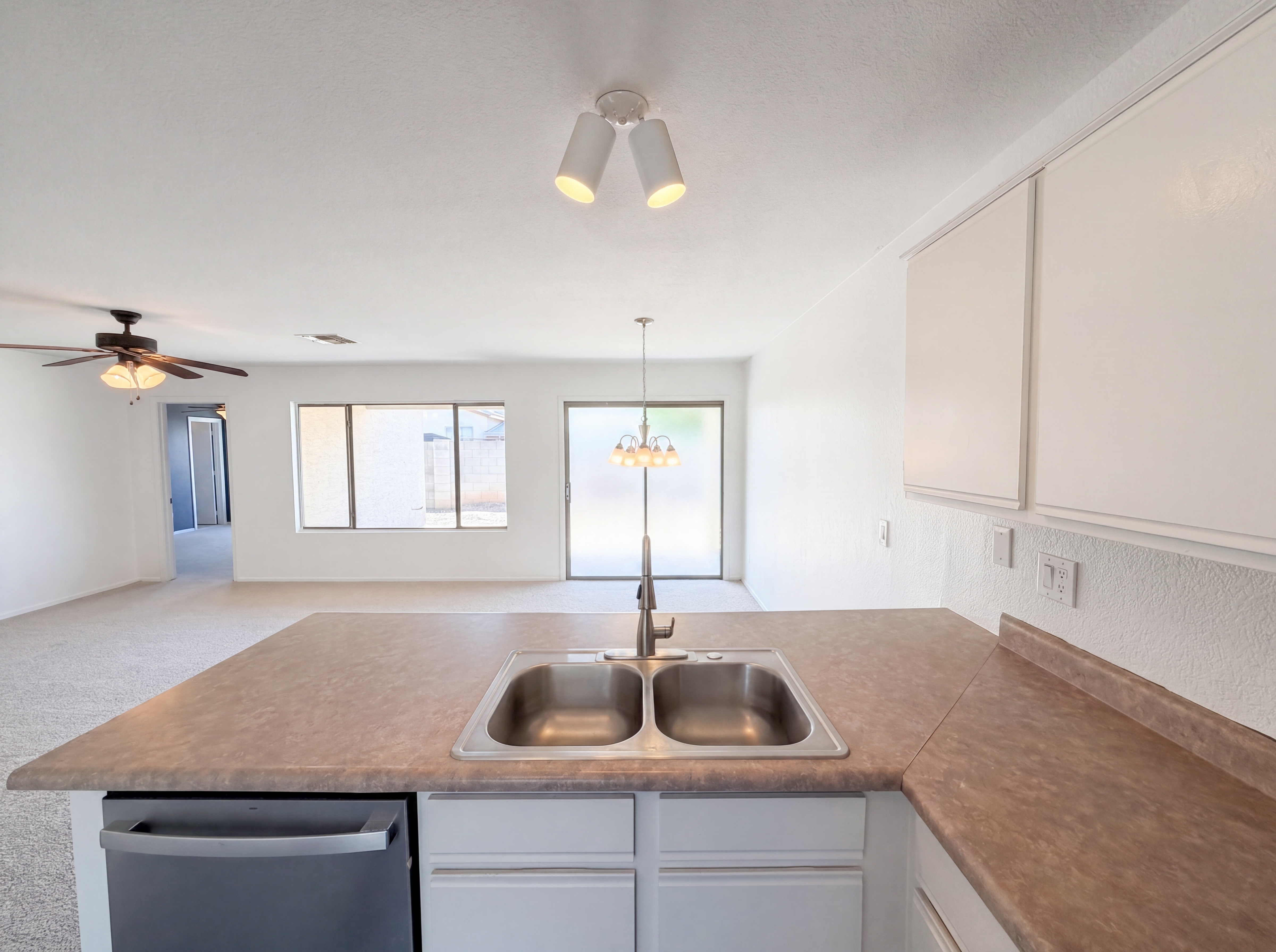 Photo 8 of 23 of 727 E Mahoney Cir, Buckeye, AZ