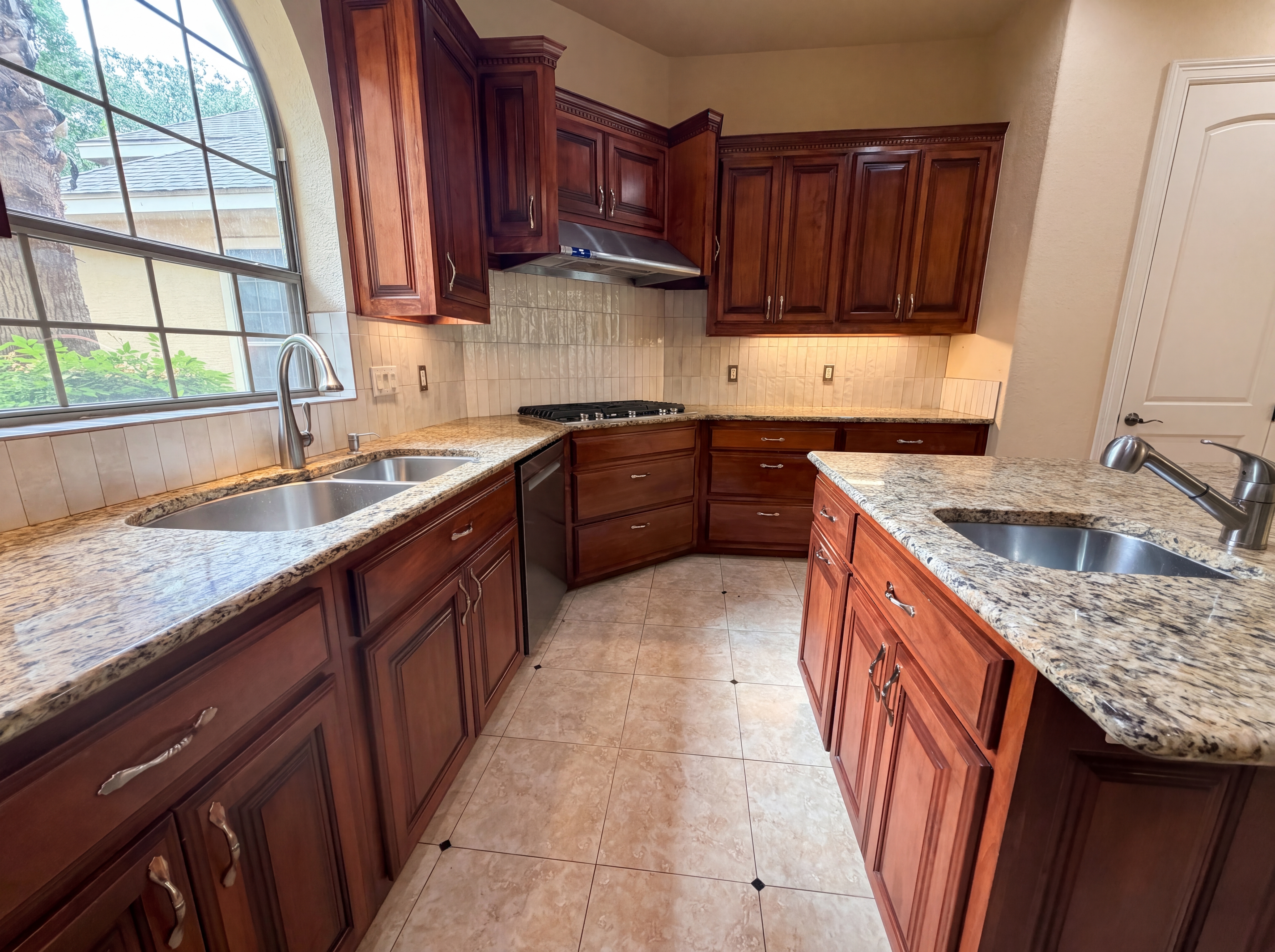 Photo 10 of 23 of 20646 Wahl Ln, San Antonio, TX