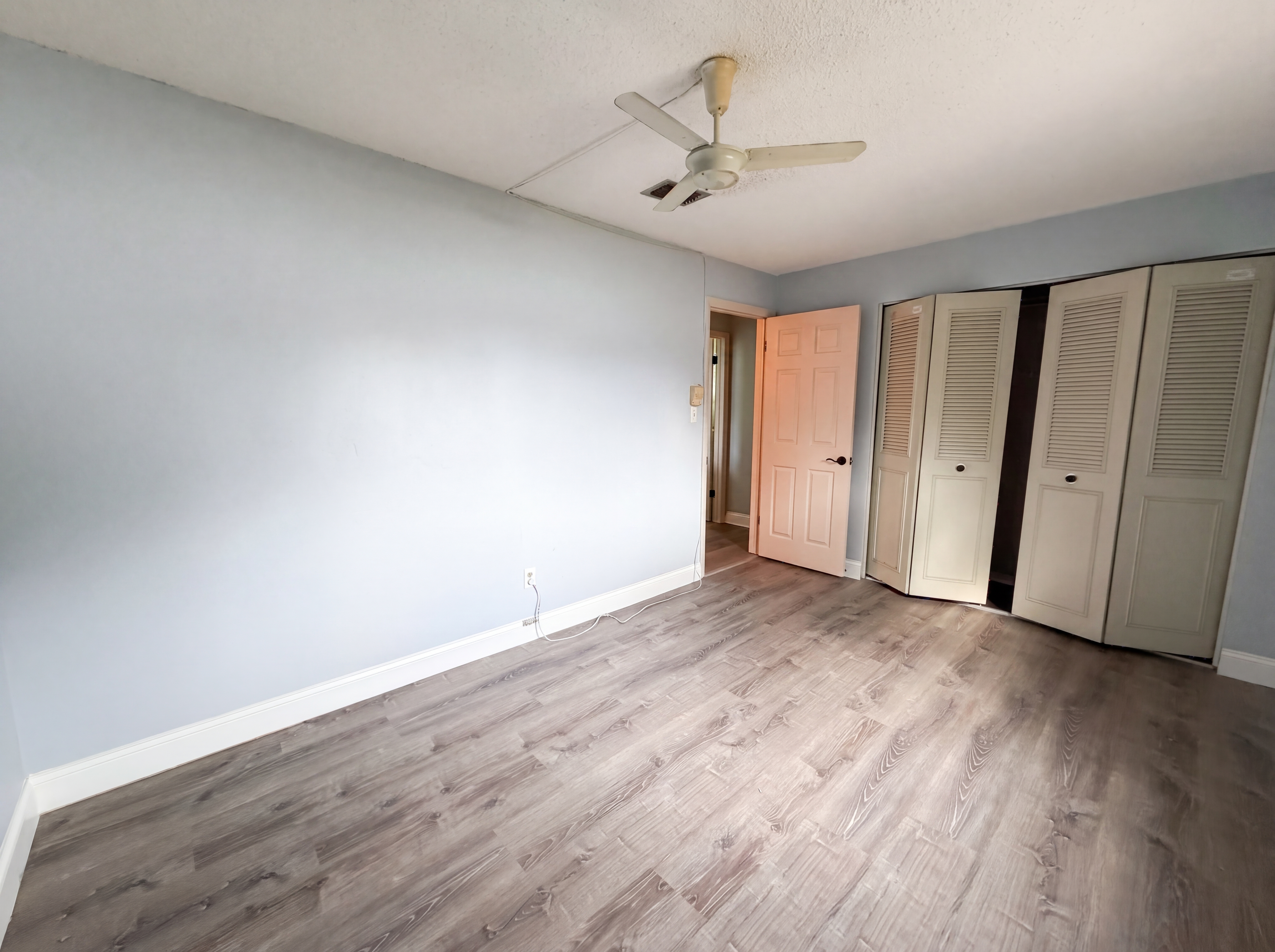 Photo 12 of 21 of 9605 NW 81st St, Tamarac, FL