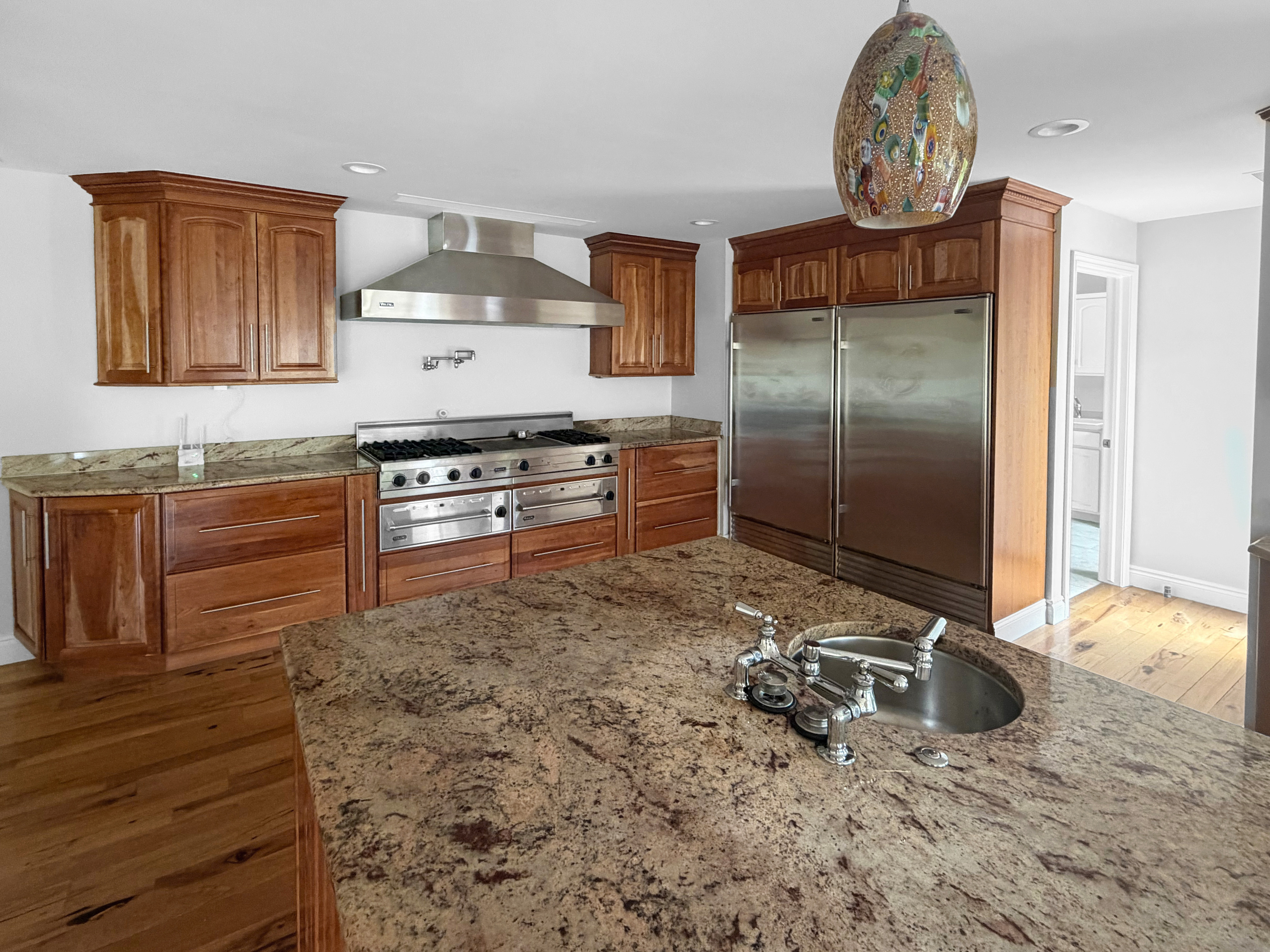 Photo 2 of 38 of 35854 Castlemeadow Dr, Farmington Hills, MI