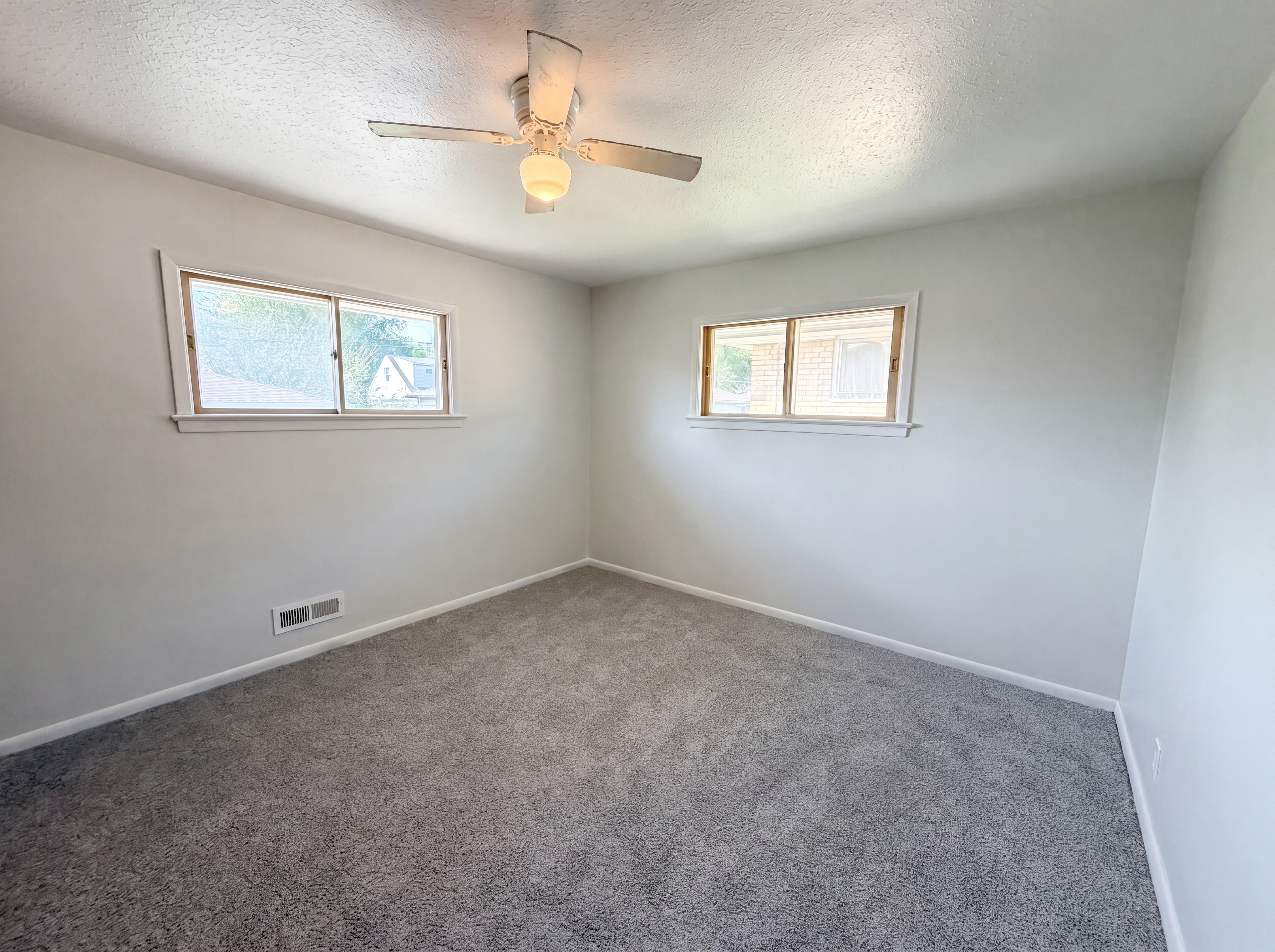 Photo 12 of 19 of 13606 Carpenter Rd, Cleveland, OH