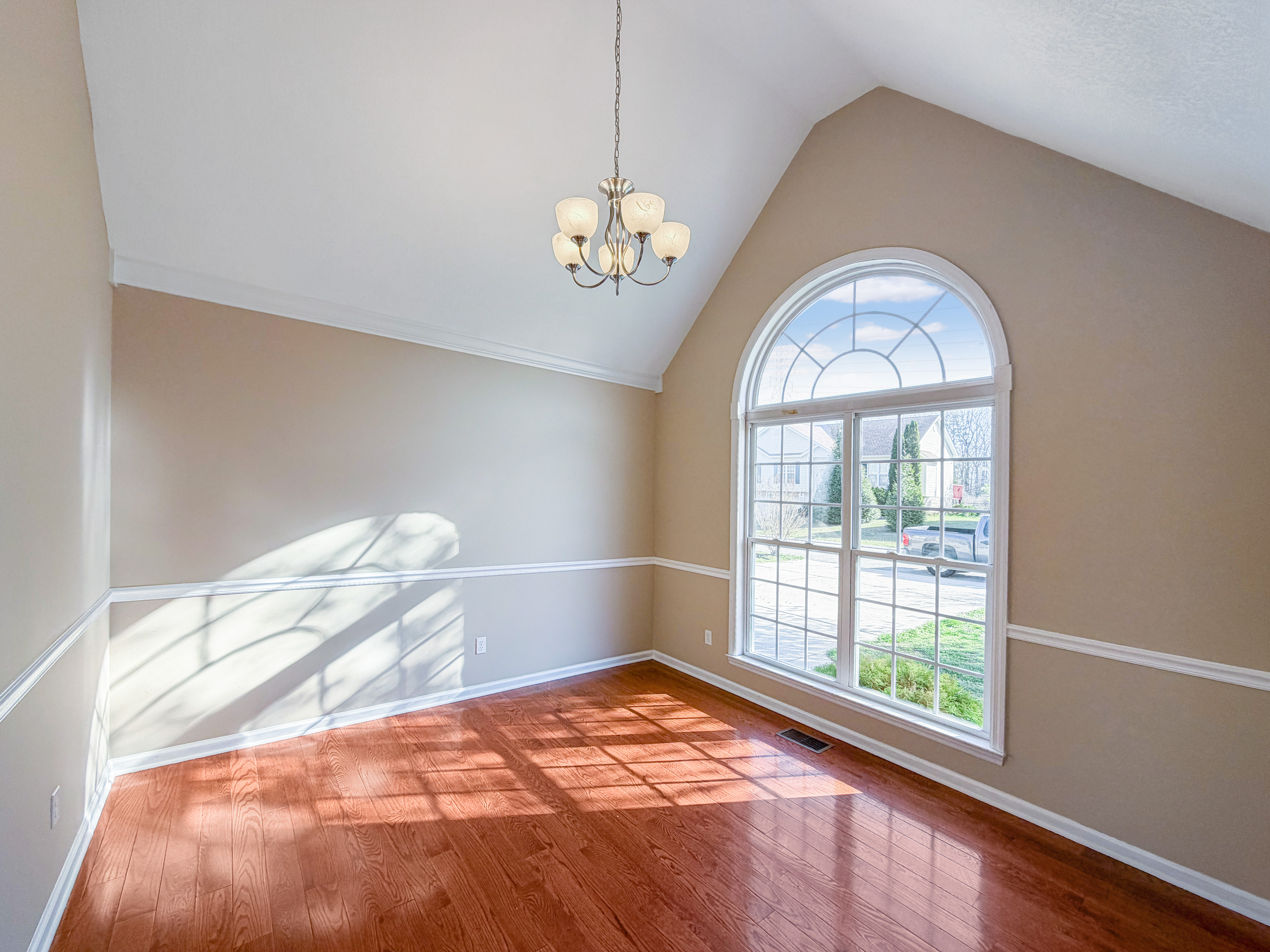 Photo 7 of 25 of 7446 Salmon Ln, Ooltewah, TN