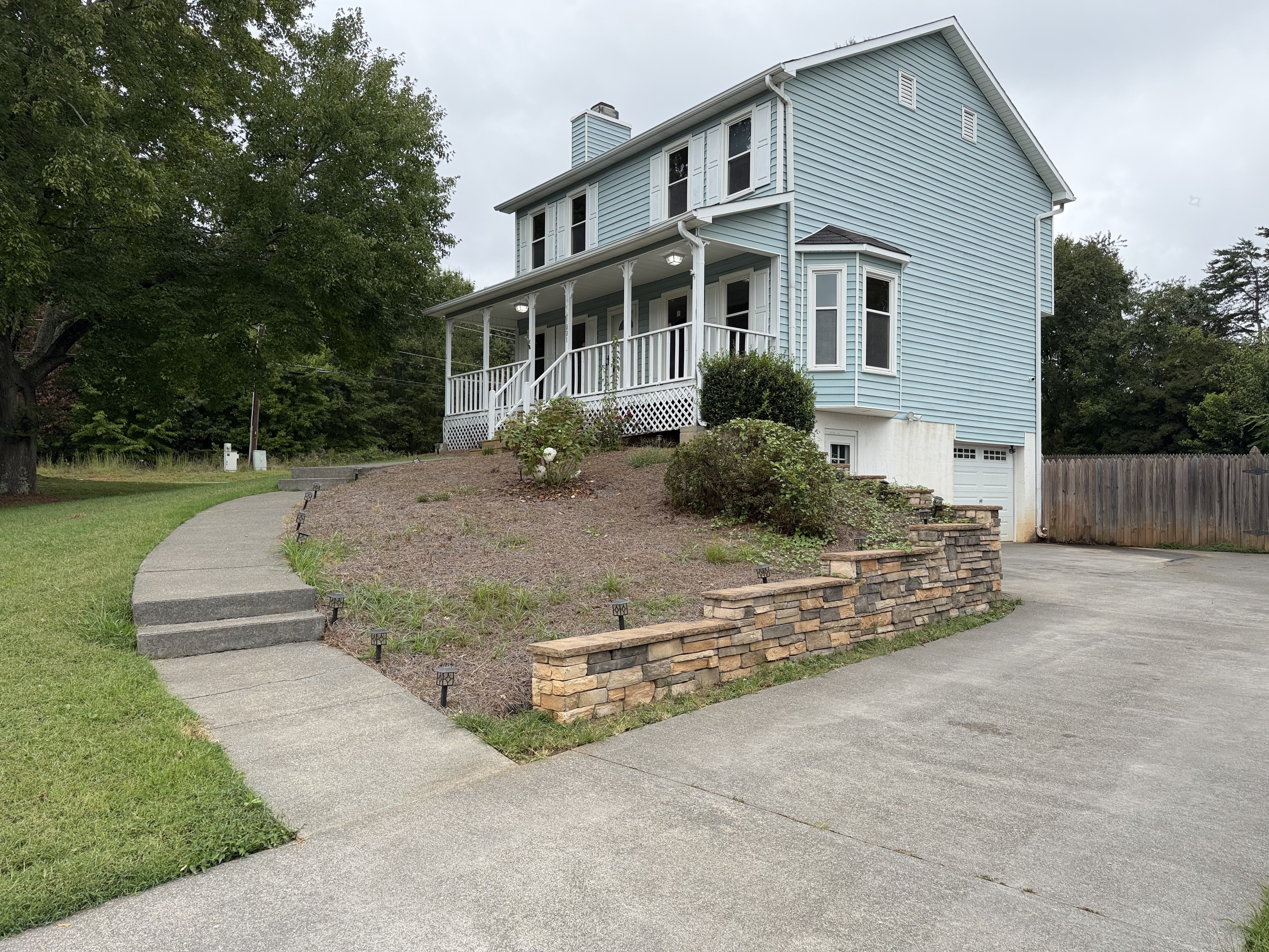 Photo 6 of 30 of 1001 Kingstree Ridge Dr, Winston Salem, NC