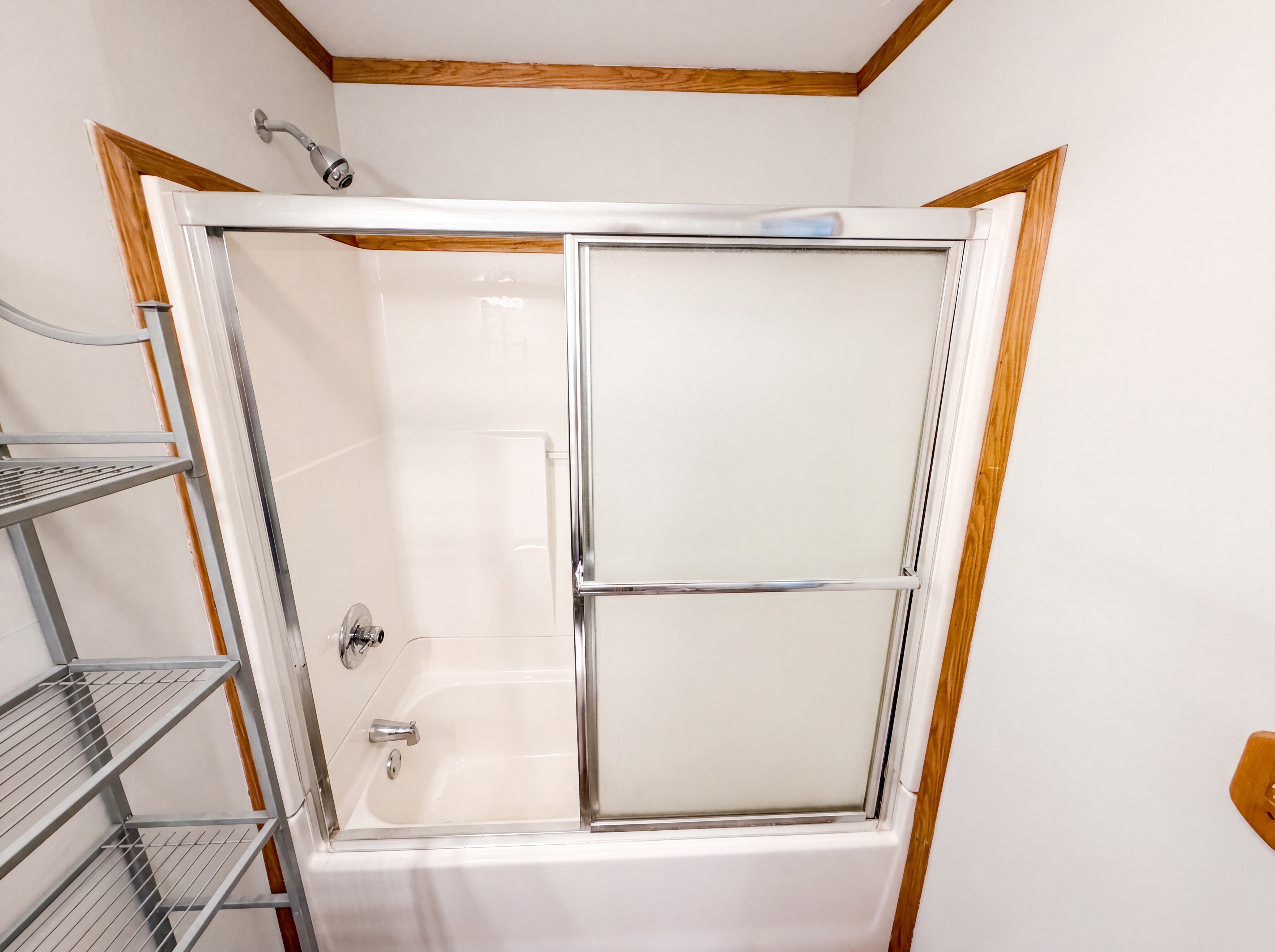 Photo 17 of 23 of 1537 W 74th Pl, Indianapolis, IN
