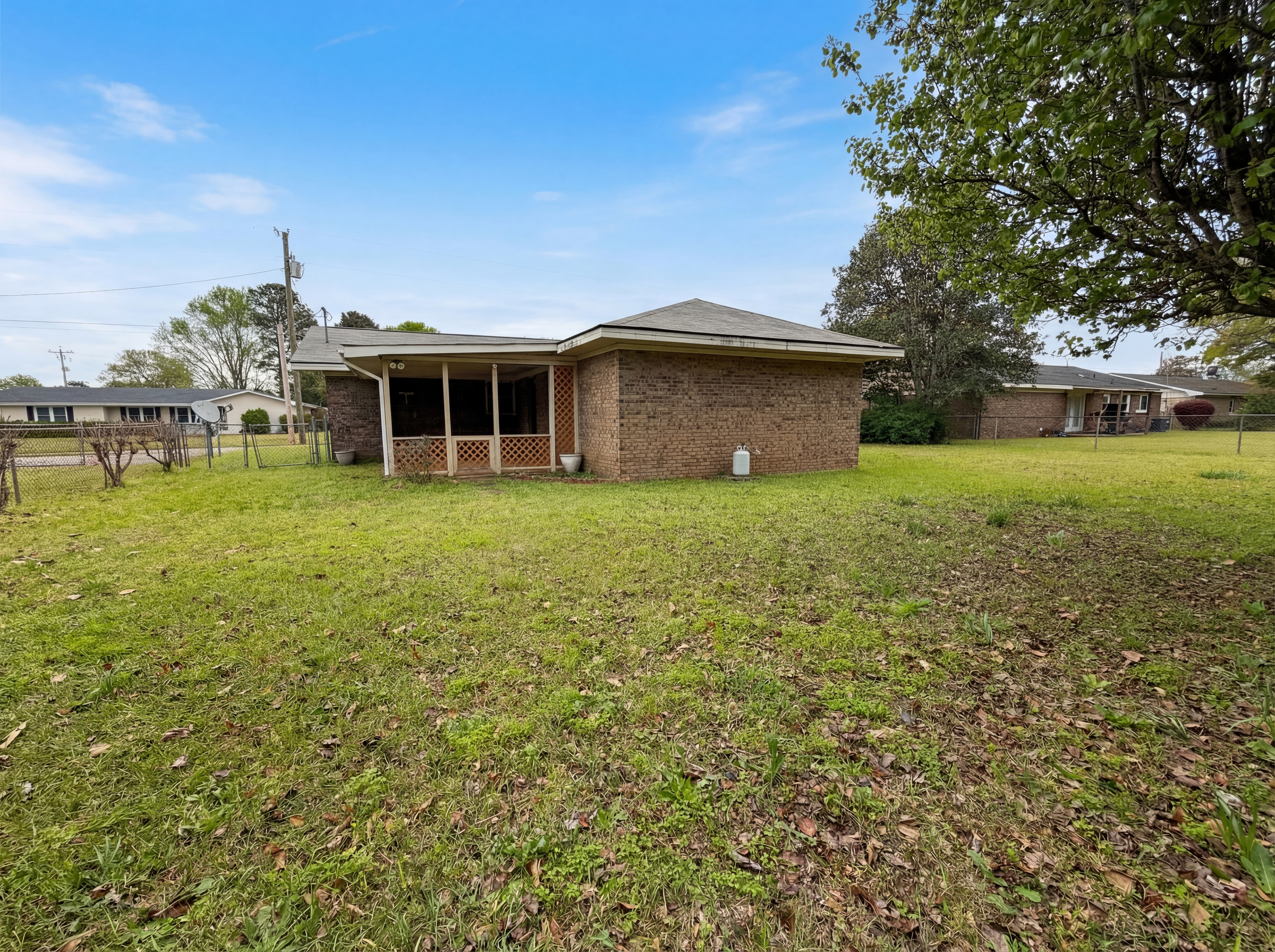 Photo 26 of 28 of 214 Cornell Dr, Warner Robins, GA