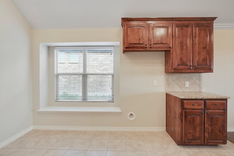 Photo 7 of 25 - 6016 Beachview Ln, Fort Worth, TX 76179
