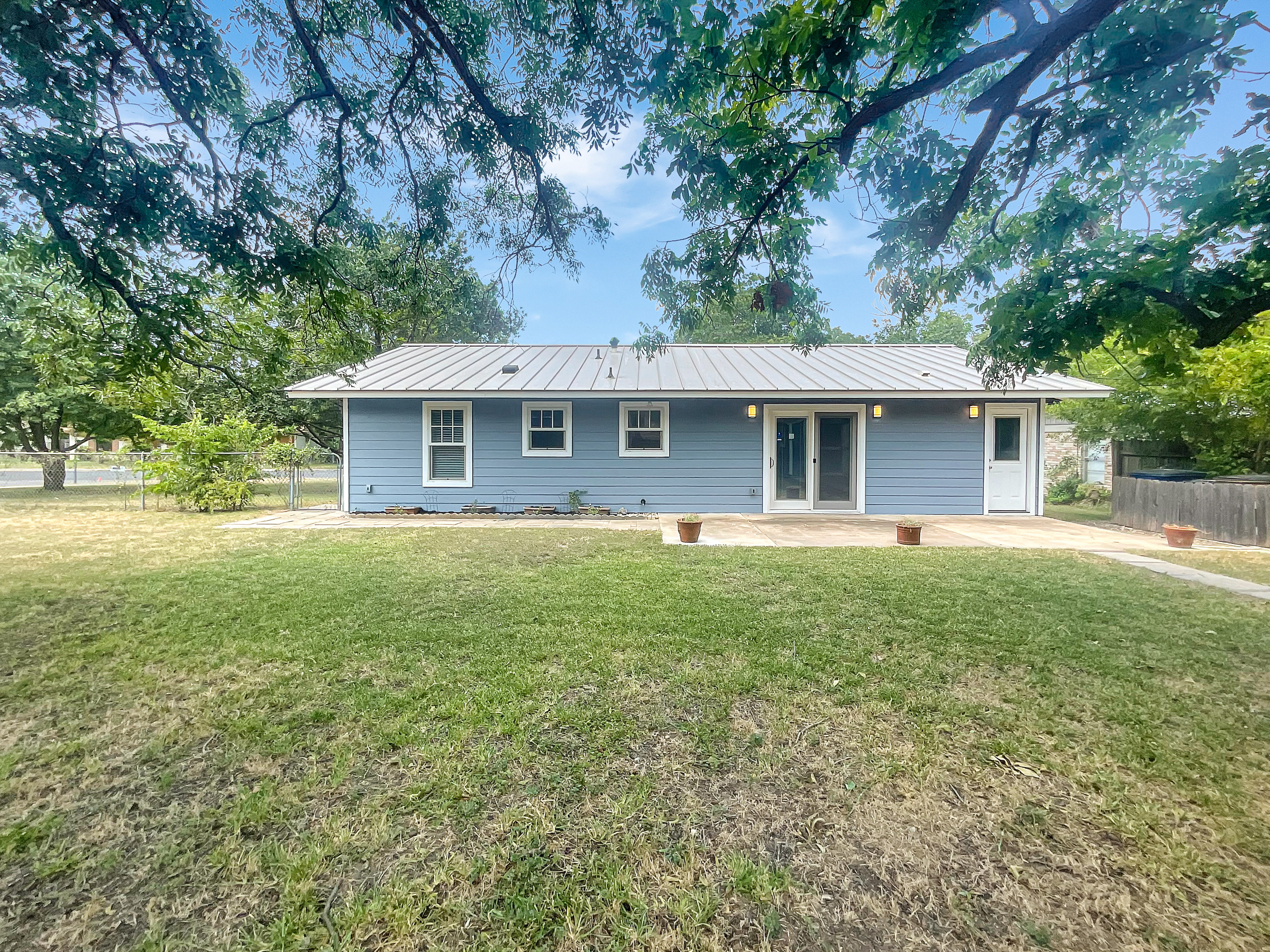 Photo 5 of 21 of 8801 Parkfield Dr, Austin, TX