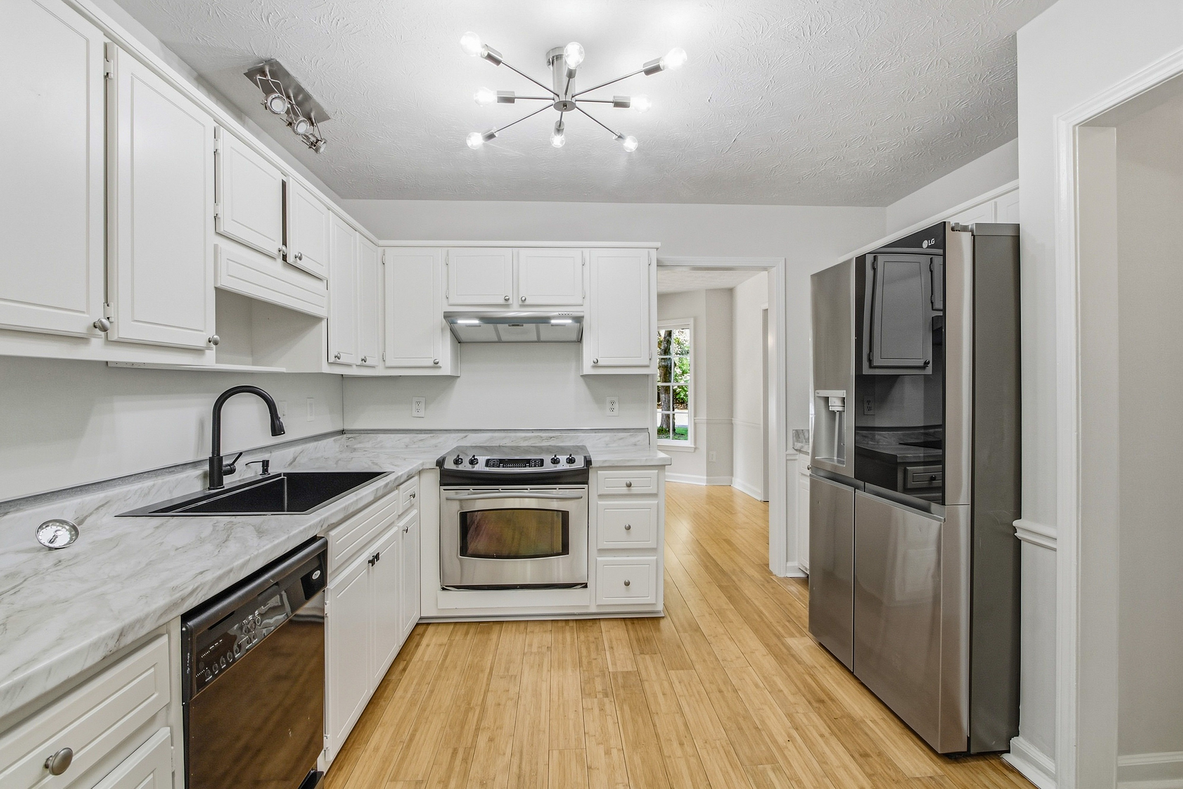 Photo 4 of 29 of 1039 Plantation Blvd SE, Conyers, GA