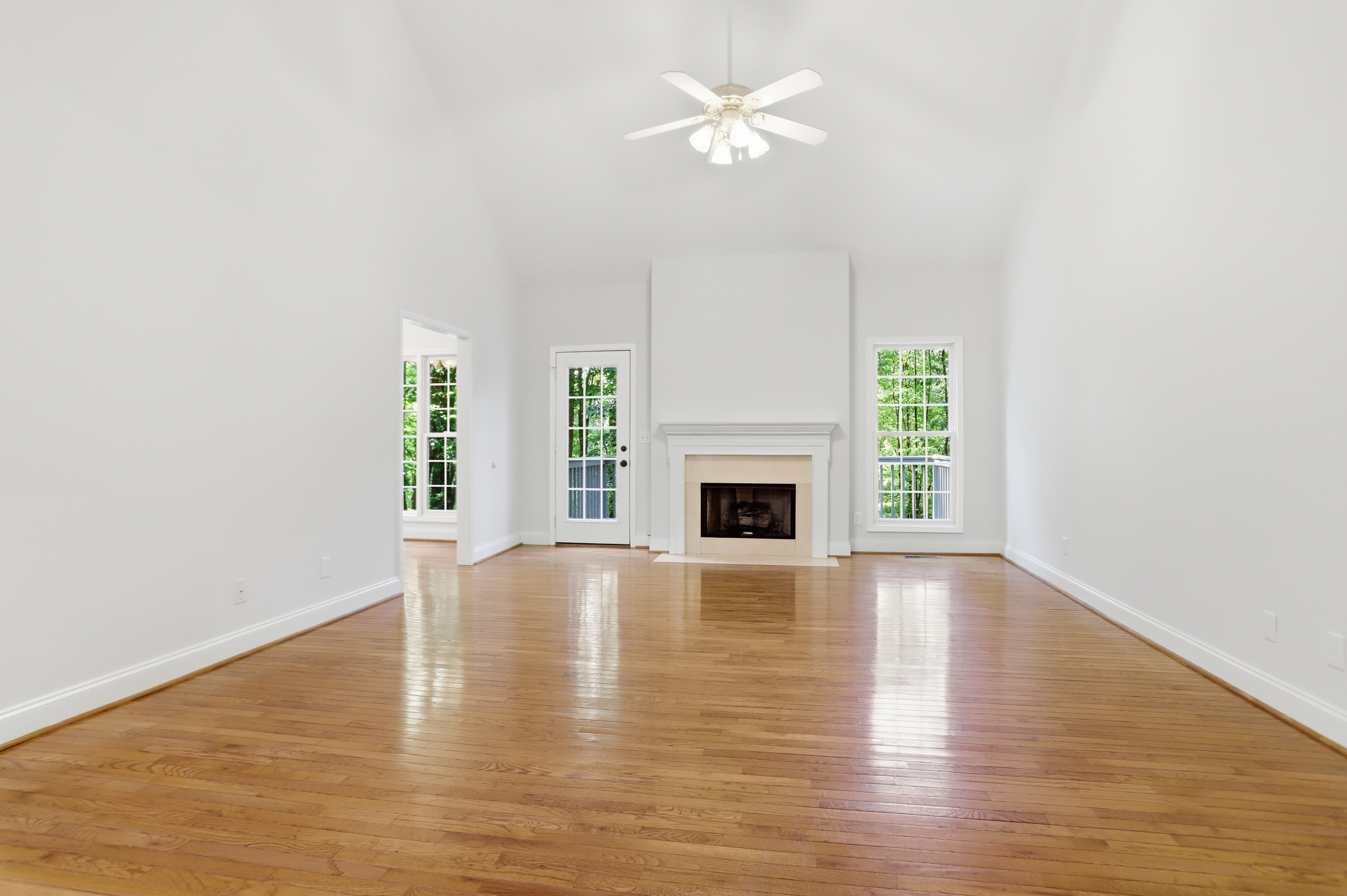 Photo 3 of 34 of 940 Cider Ridge Ct, Clarkesville, GA