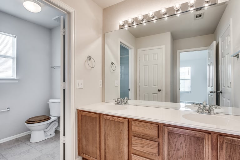 Photo 19 of 29 - 184 Leonard St, Lewisville, TX 75057