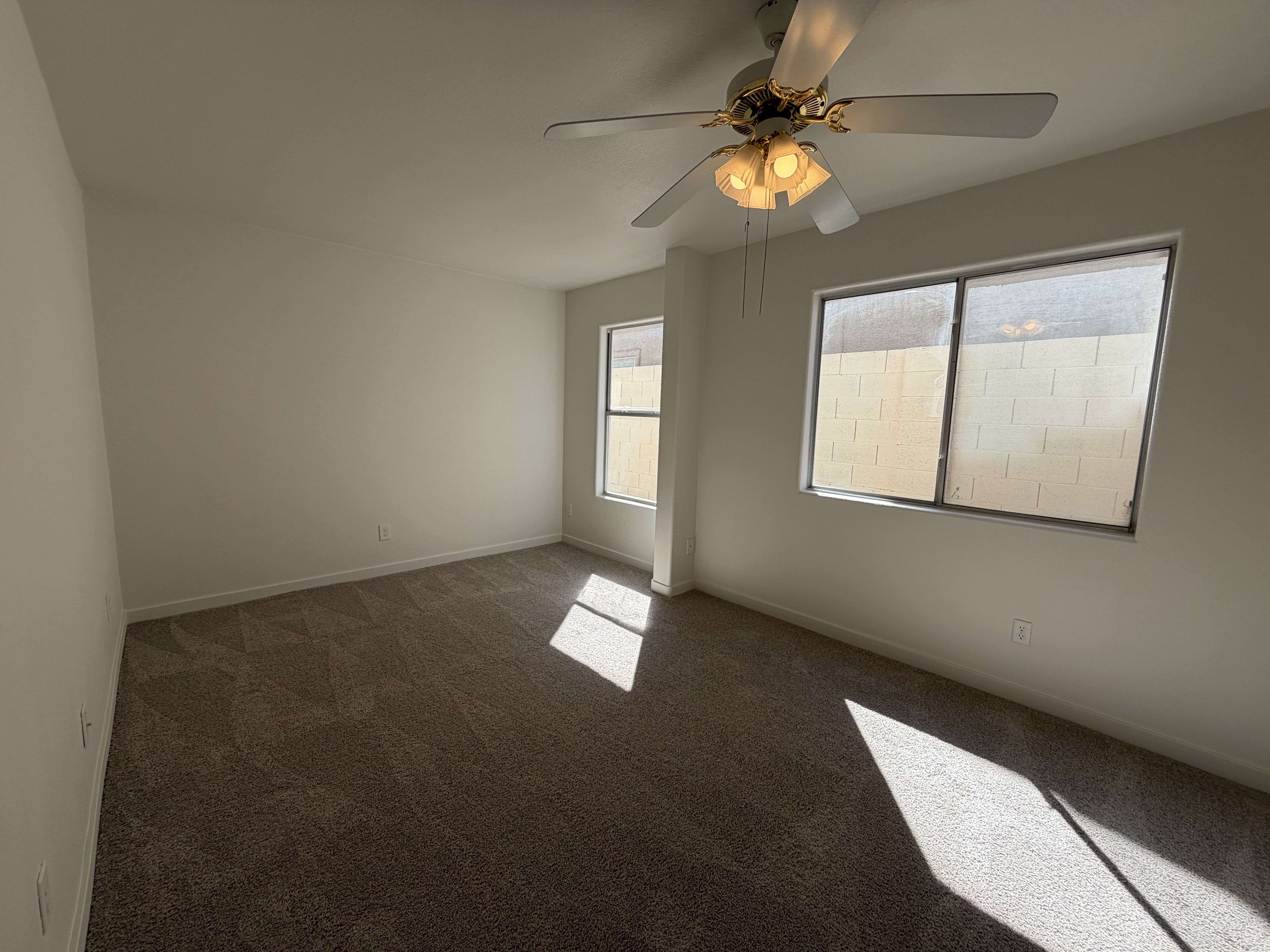 Photo 17 of 41 of 1917 Altivo Dr, Henderson, NV