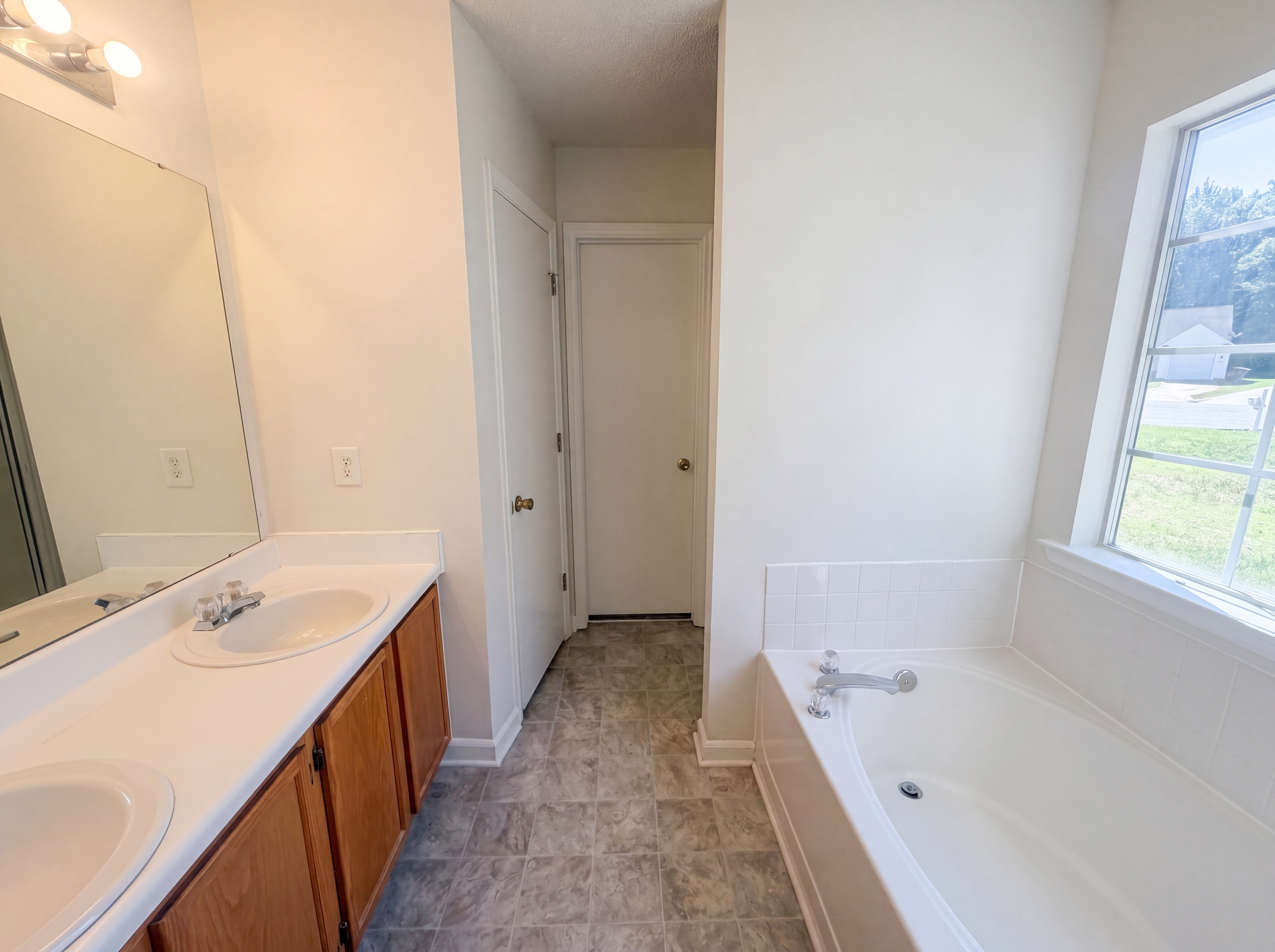 Photo 18 of 21 of 4234 Nestleway Ct, Greensboro, NC