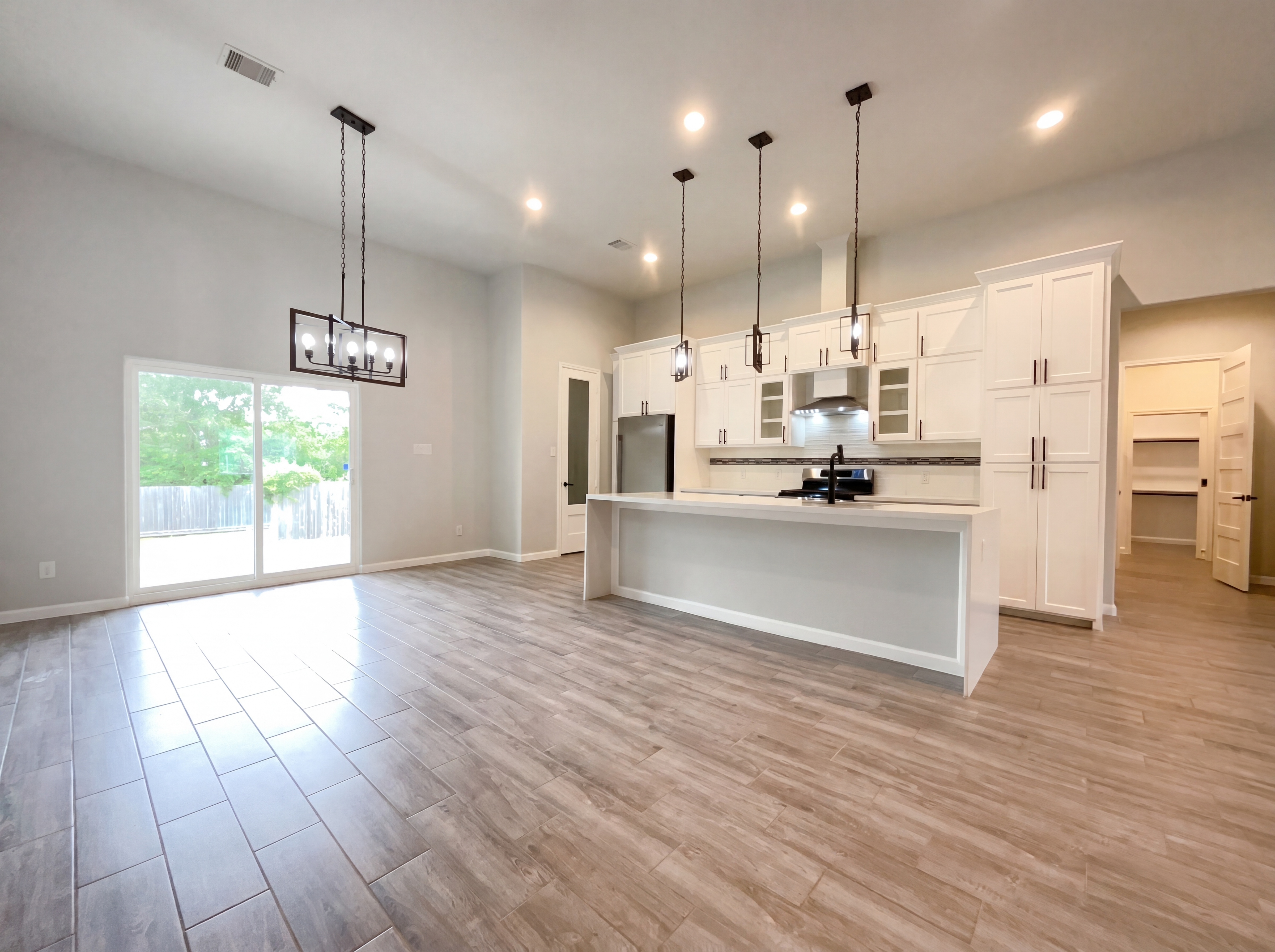 Photo 7 of 16 of 40402 Mostyn Dr, Magnolia, TX