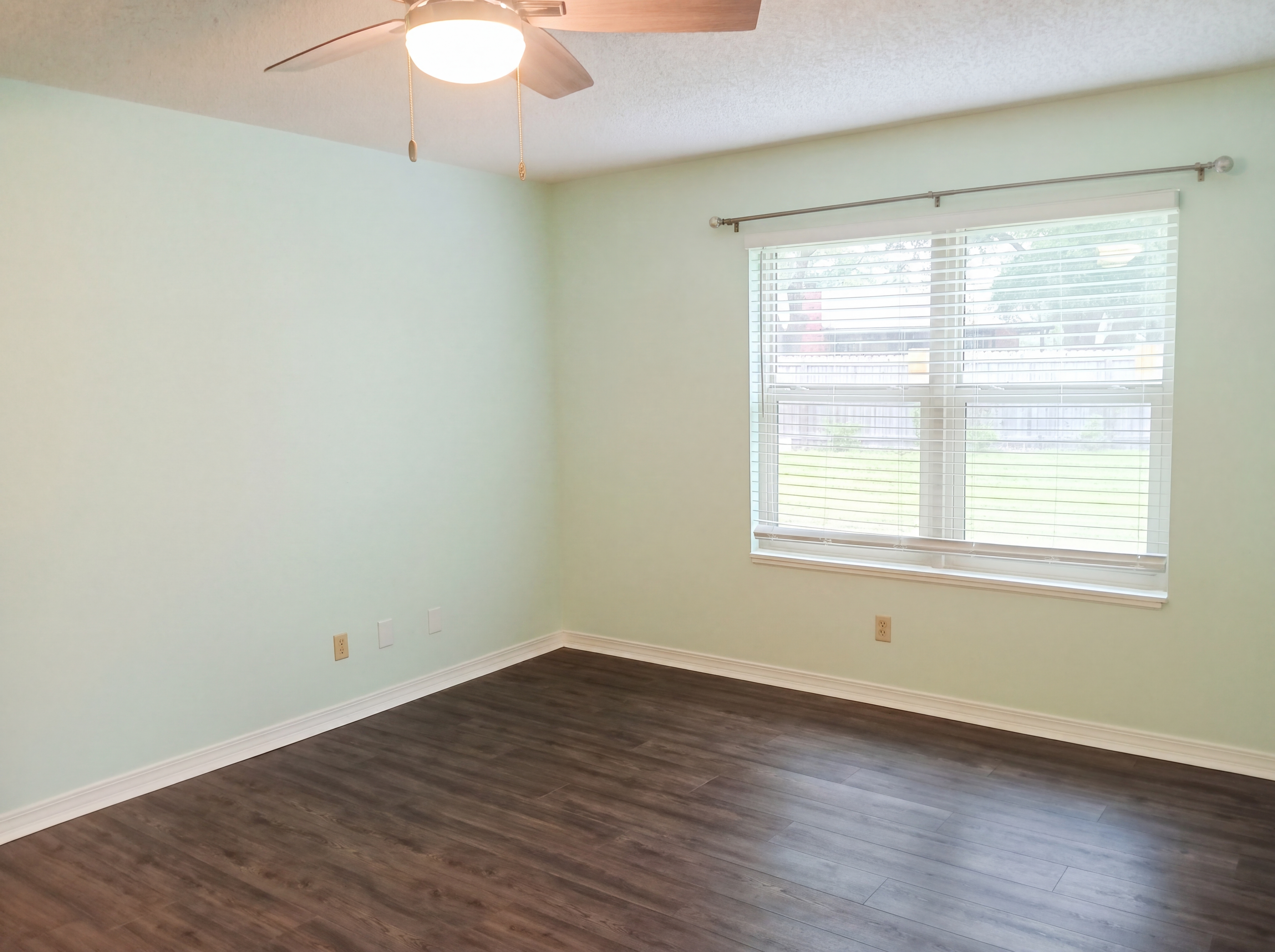 Photo 4 of 22 of 7889 Bay Meadows Dr, Pensacola, FL
