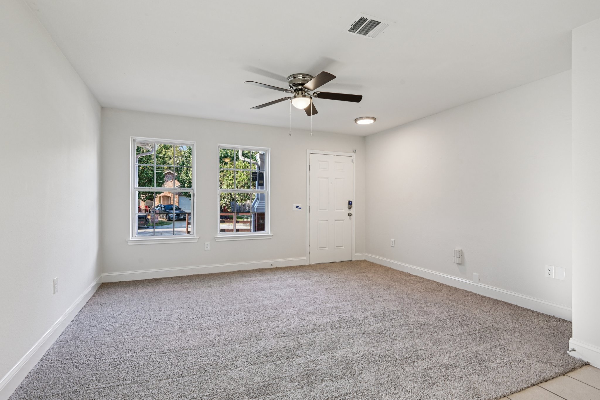Photo 3 of 38 of 2714 Silkwood St, Dallas, TX