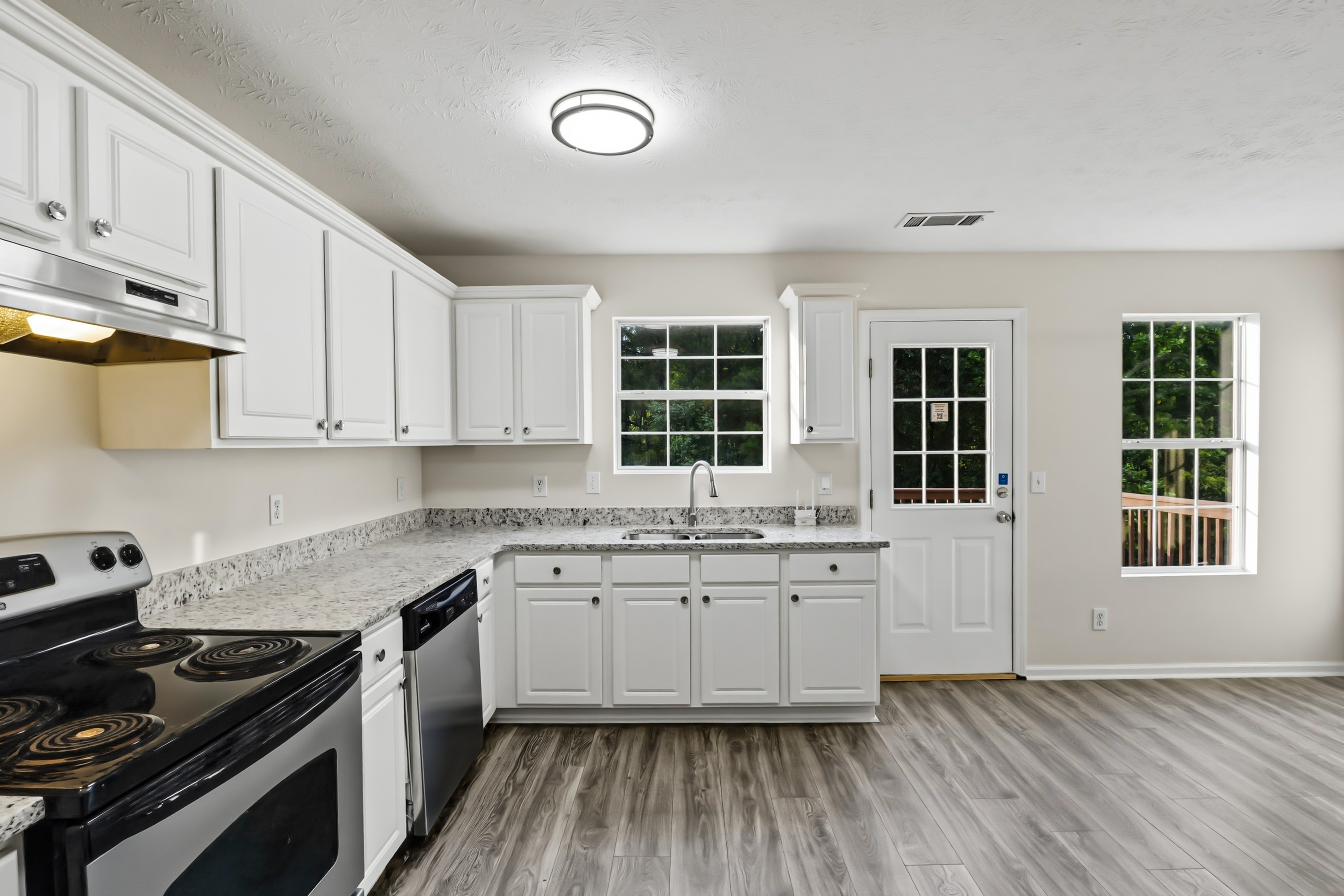 Photo 11 of 49 of 3825 Cedar Trace Ln, Ellenwood, GA