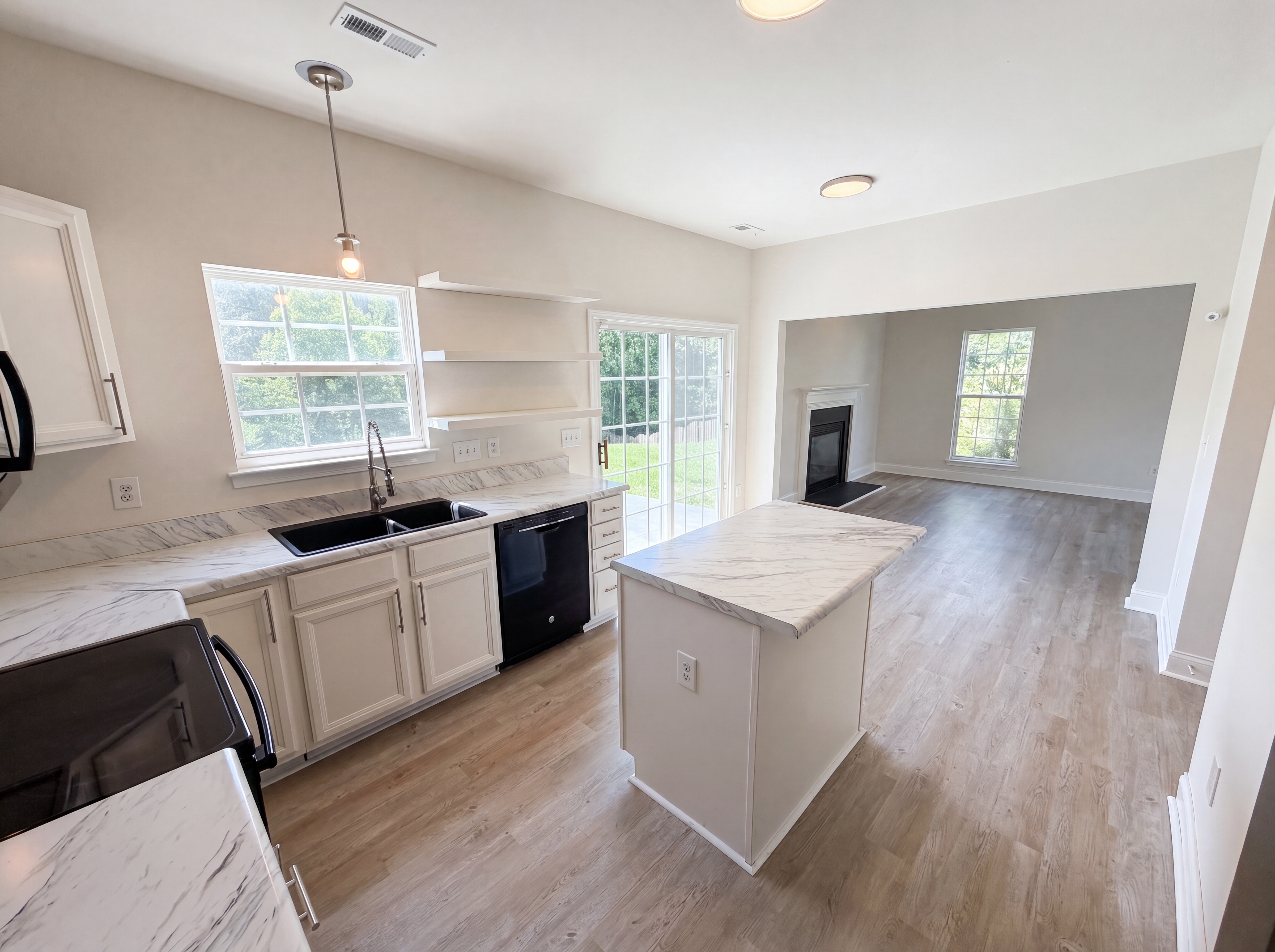 Photo 9 of 25 of 11805 Guildhall Ln, Charlotte, NC