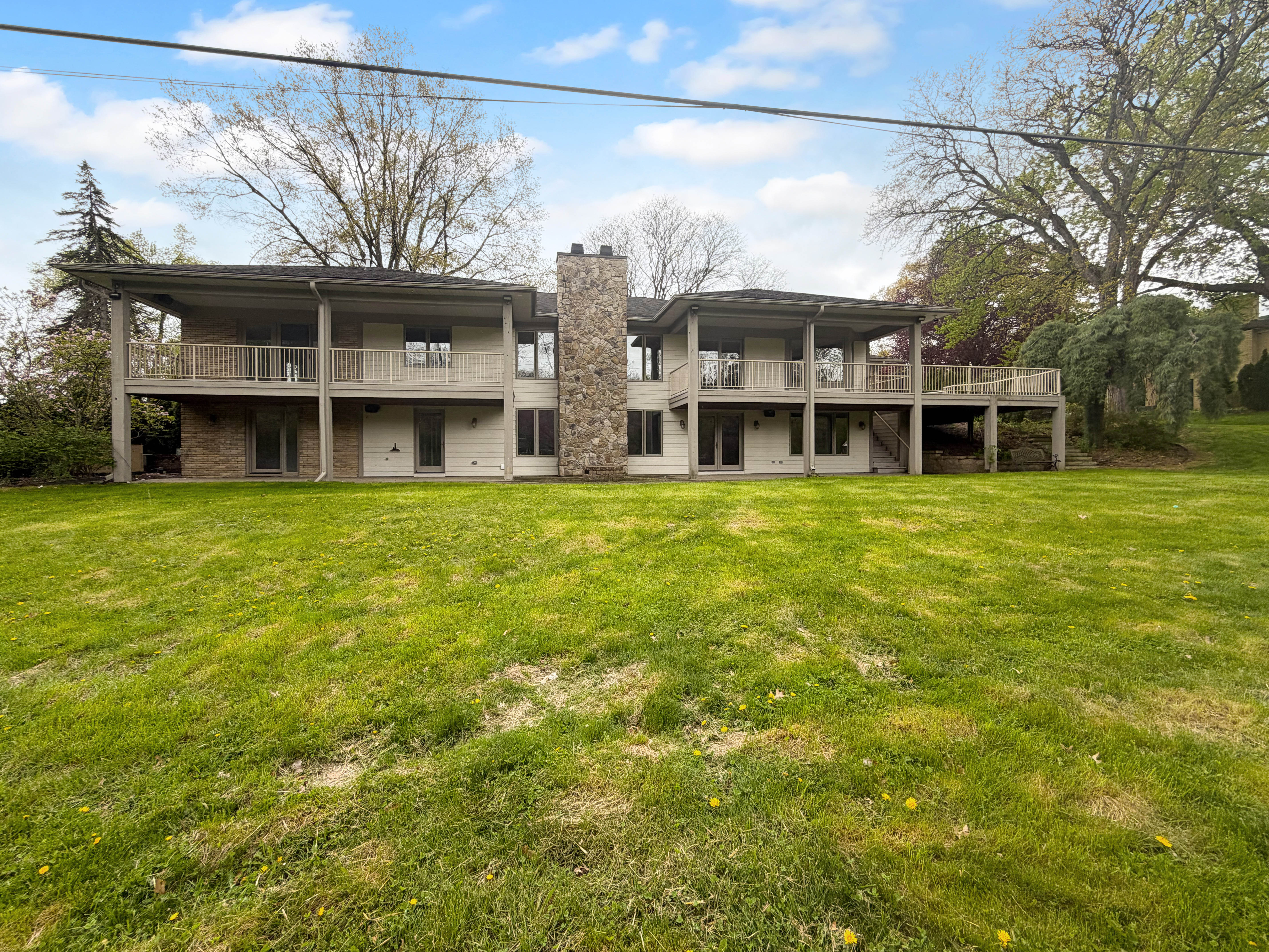 Photo 5 of 38 of 35854 Castlemeadow Dr, Farmington Hills, MI