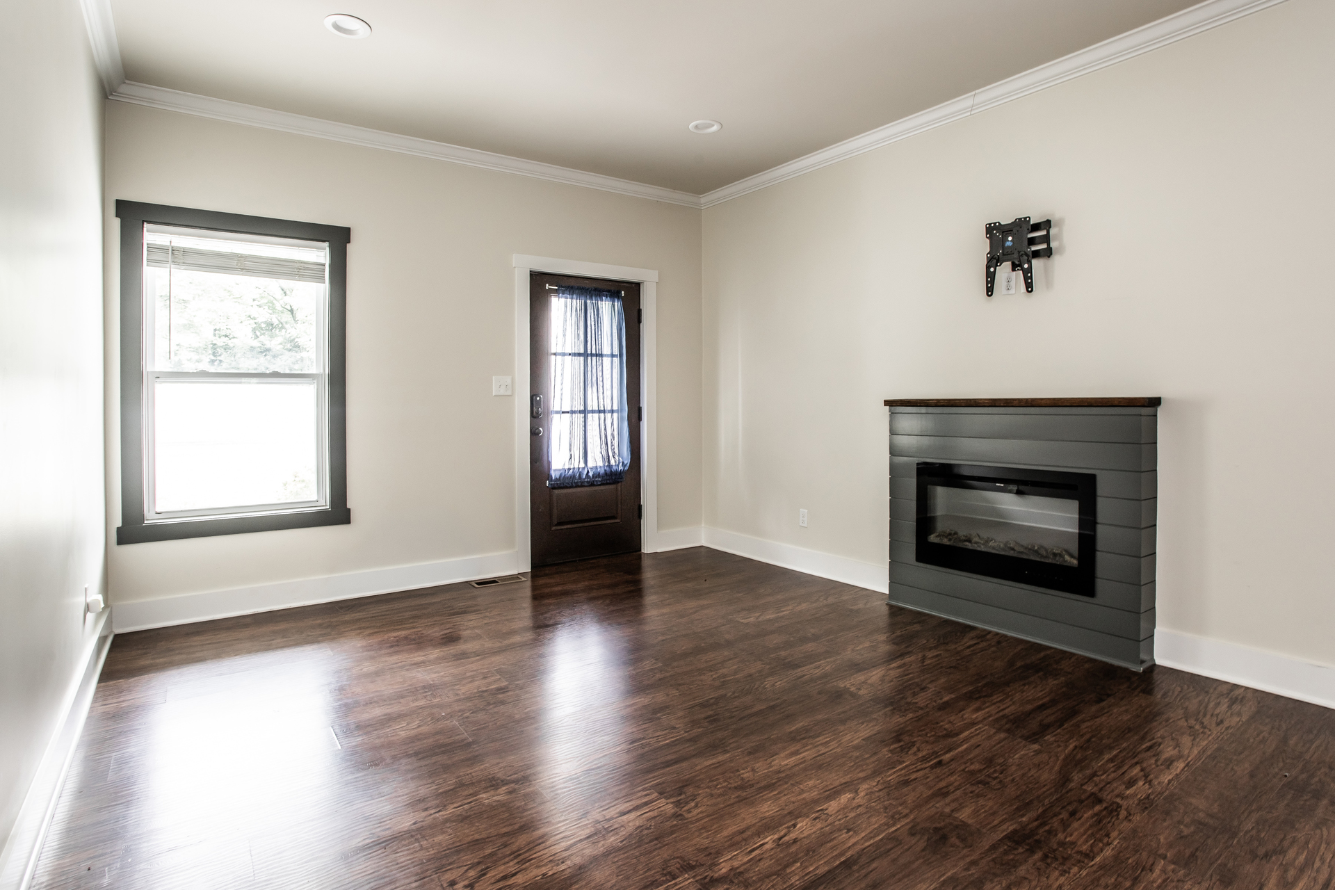 Photo 3 of 21 of 2510 E Glenwood Ave, Knoxville, TN