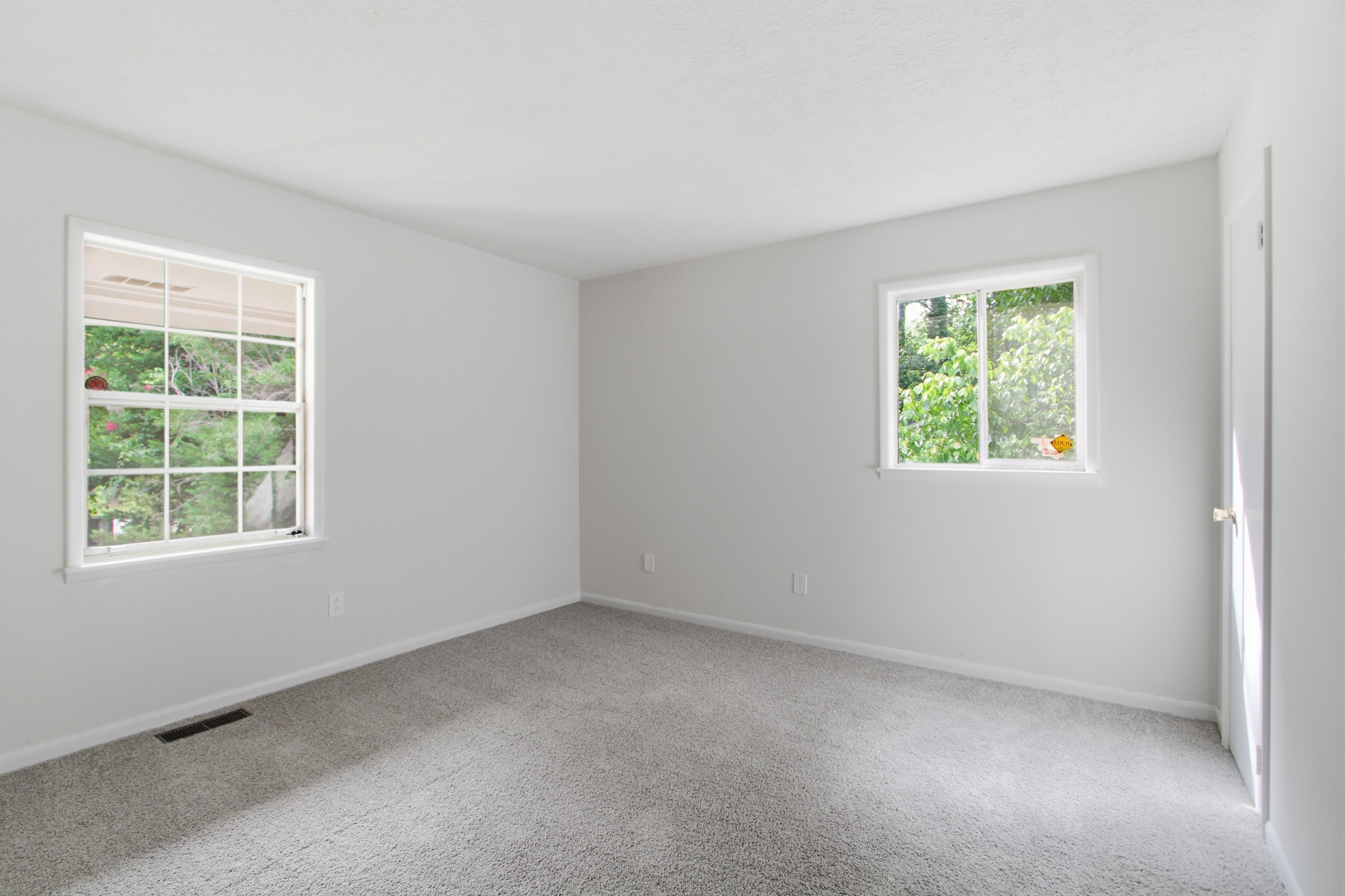 Photo 4 of 30 of 1446 Walnut Ridge Way, Stone Mountain, GA