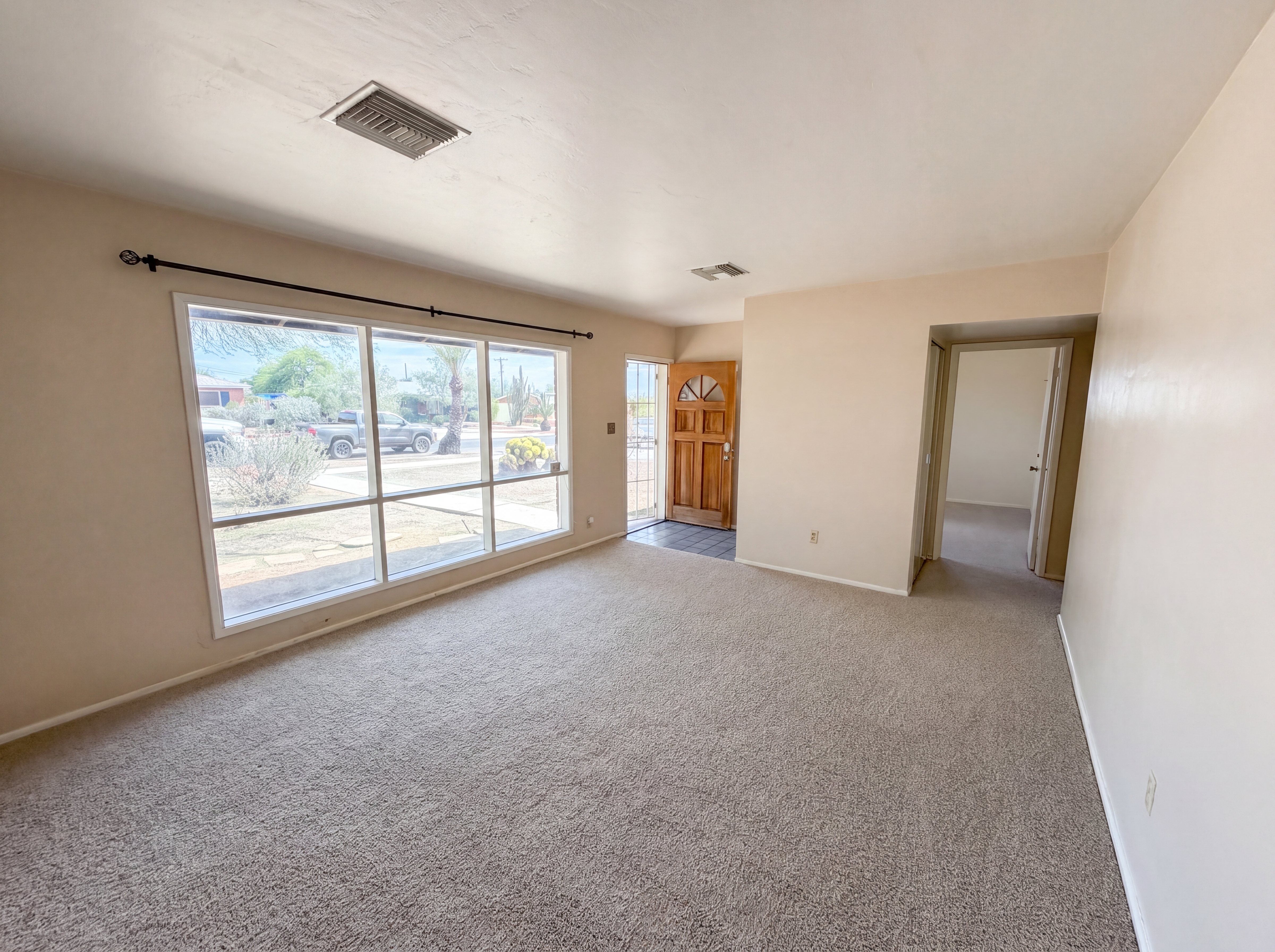 Photo 3 of 25 of 6611 E Julia St, Tucson, AZ