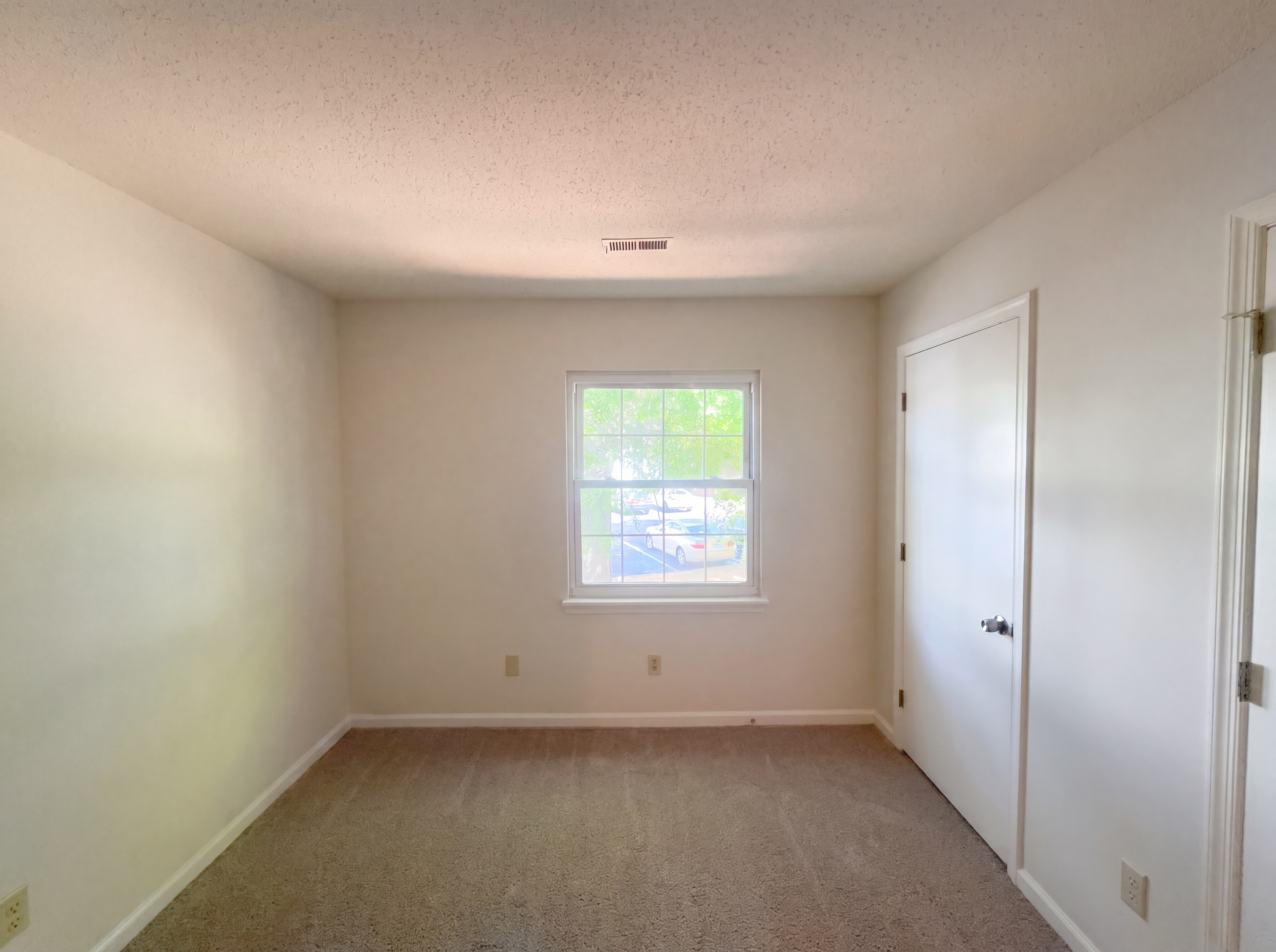Photo 4 of 17 of 5655 Hornaday Rd, Greensboro, NC