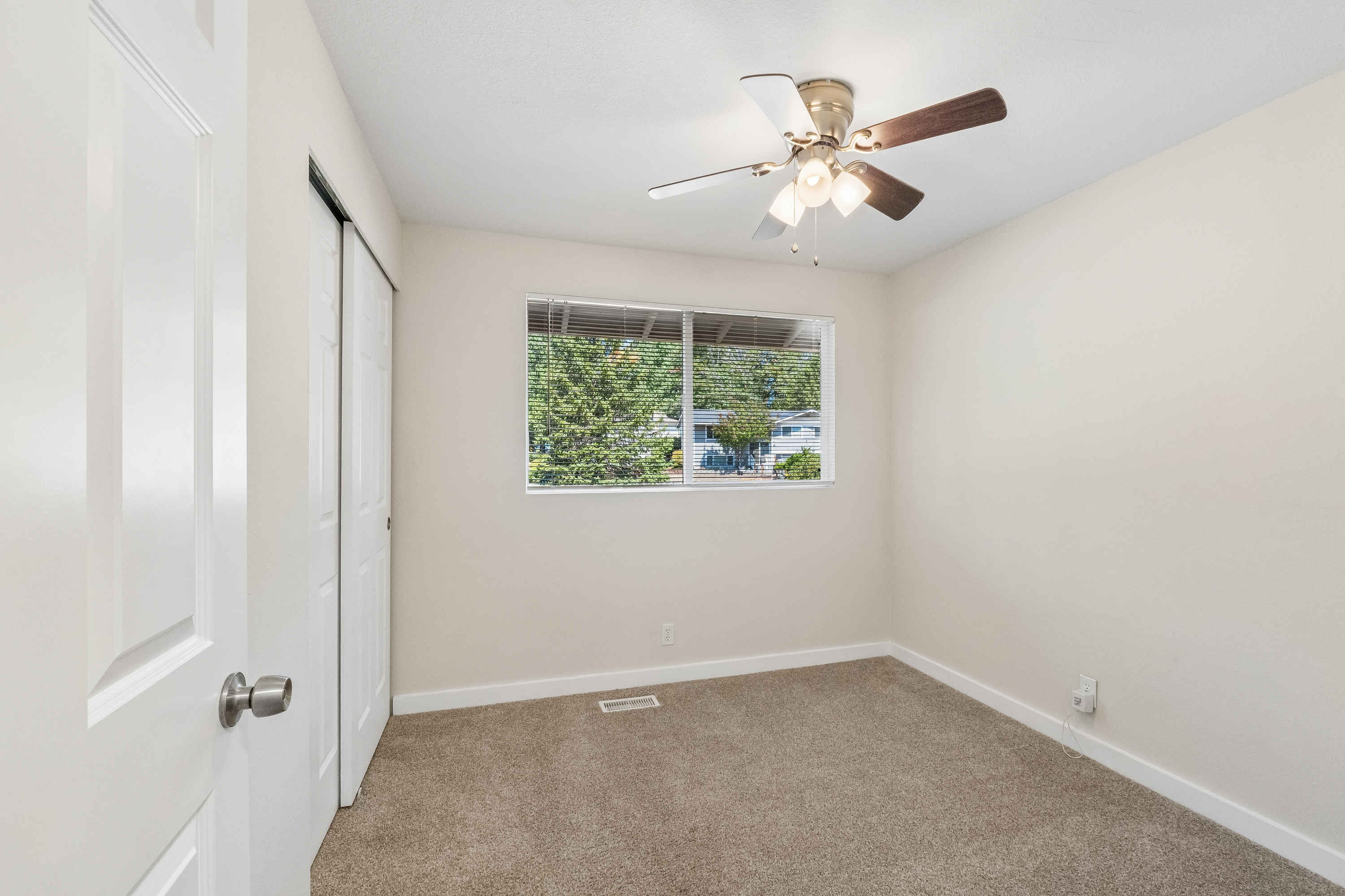 Photo 5 of 35 of 11125 NE 129th St, Kirkland, WA