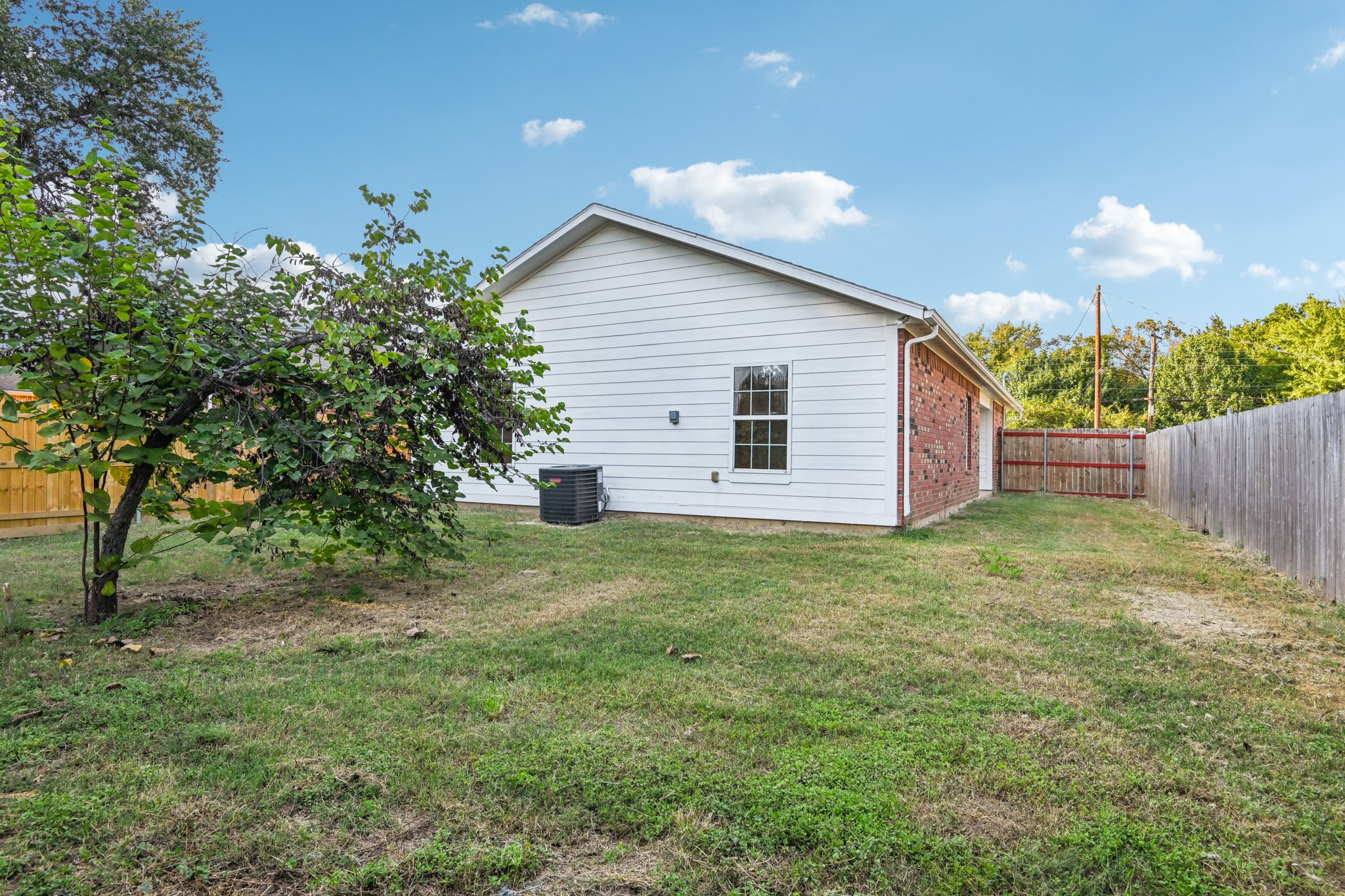 Photo 35 of 38 of 2714 Silkwood St, Dallas, TX