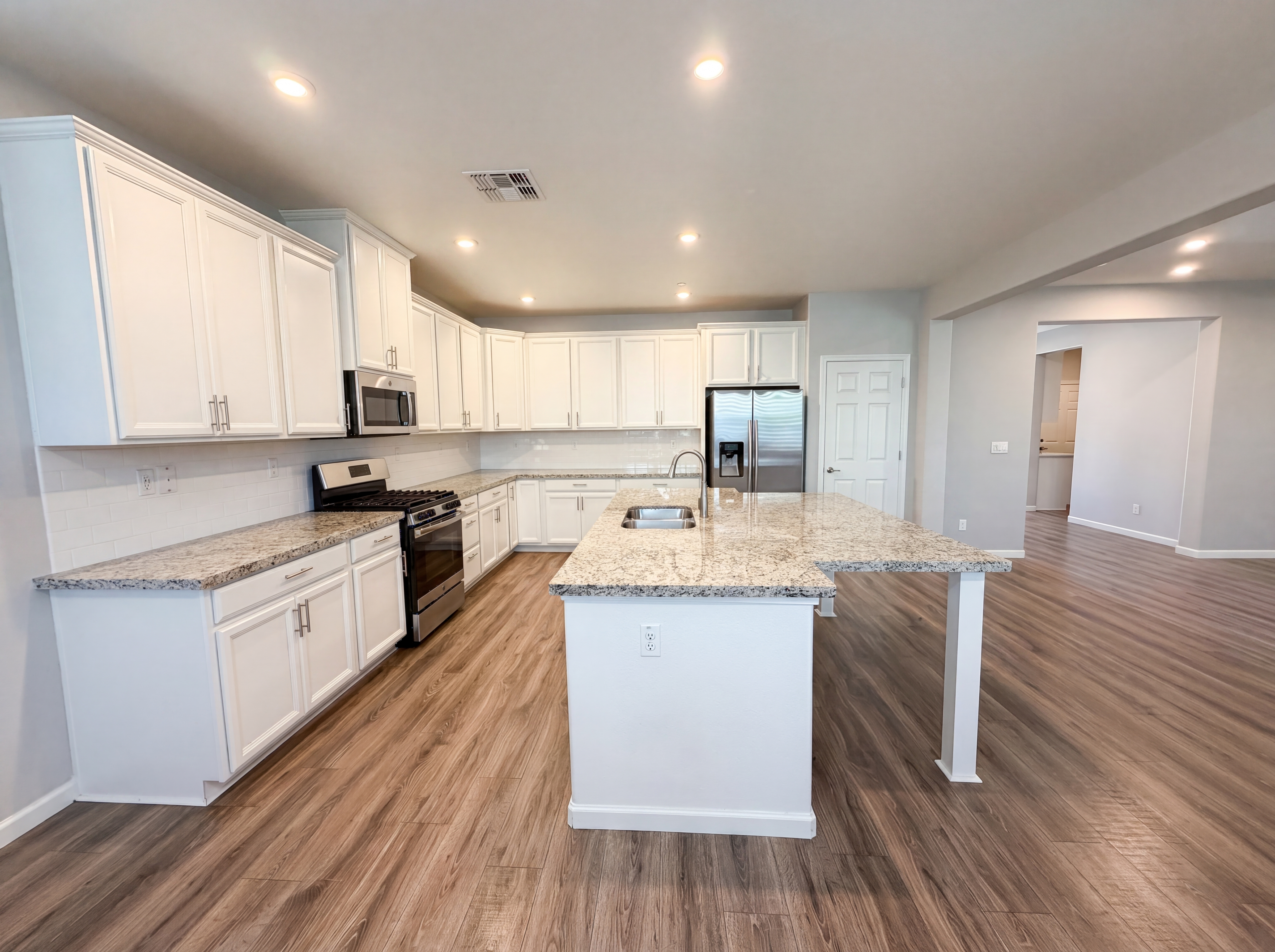 Photo 7 of 23 of 3935 Deergrass Cir, Rocklin, CA