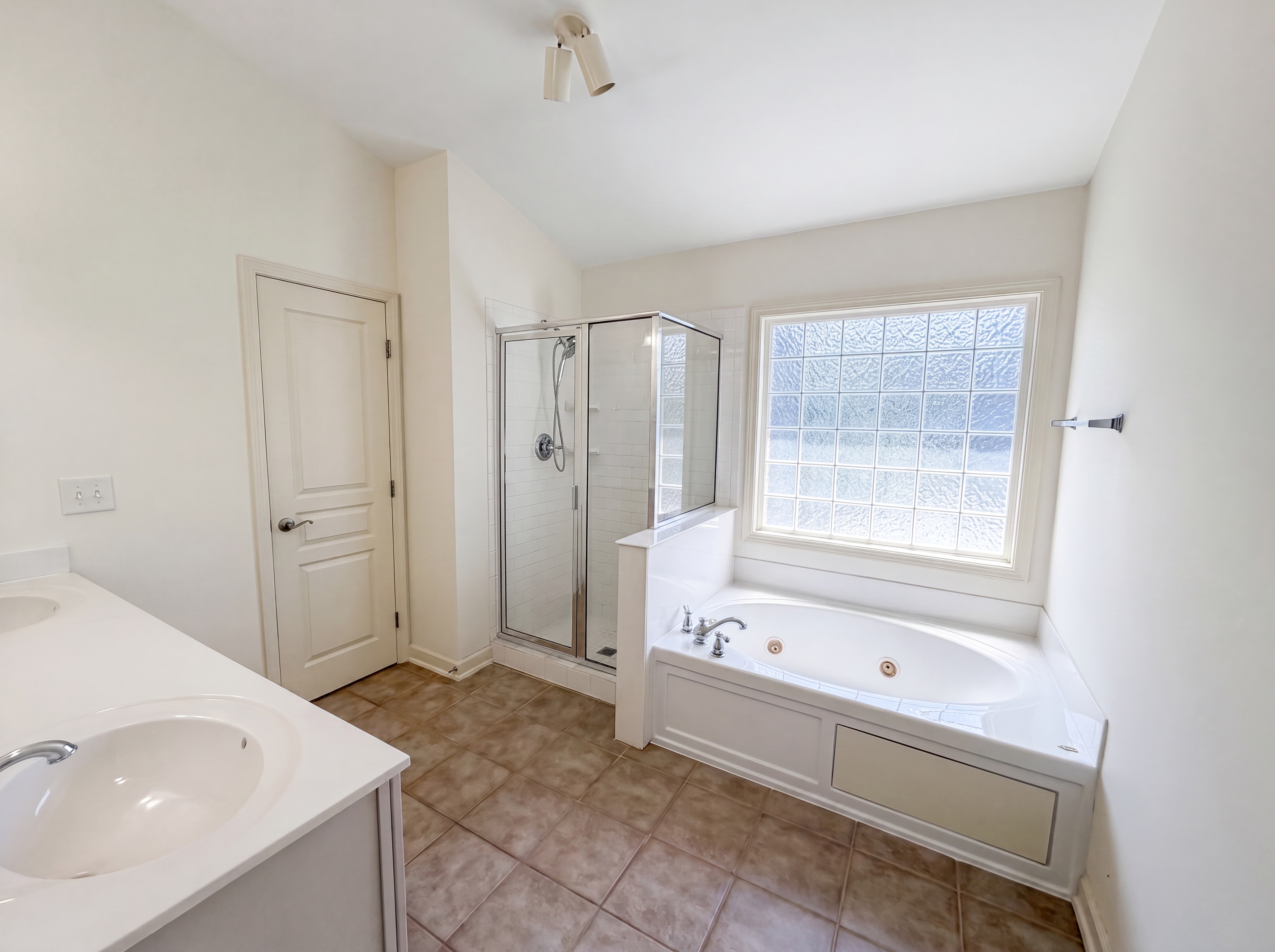 Photo 6 of 22 of 4903 Homeplace Dr, Apex, NC