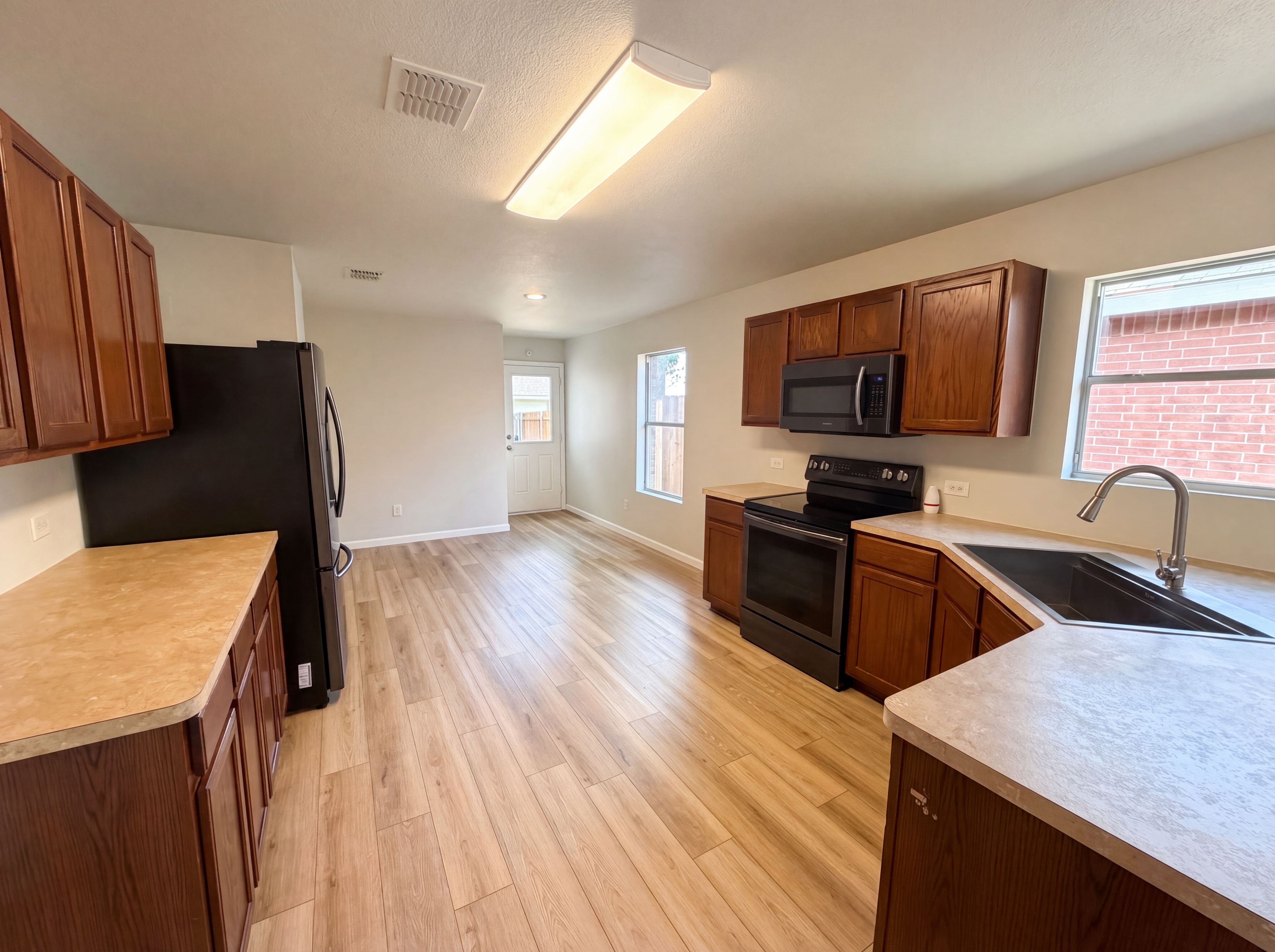 Photo 7 of 25 of 8849 Sun Haven Way, Fort Worth, TX