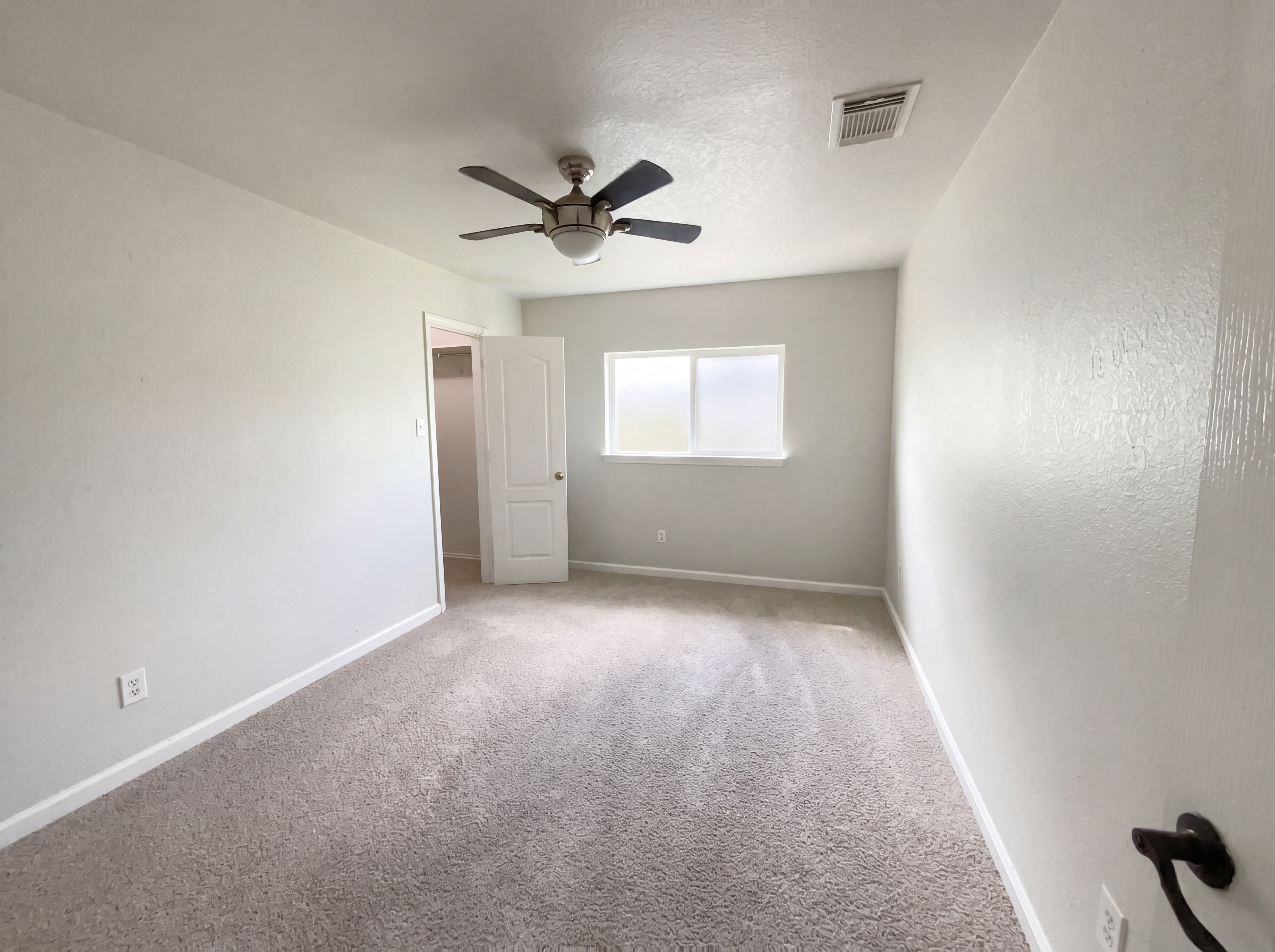 Photo 13 of 21 of 11010 Vollmer Ln, San Antonio, TX